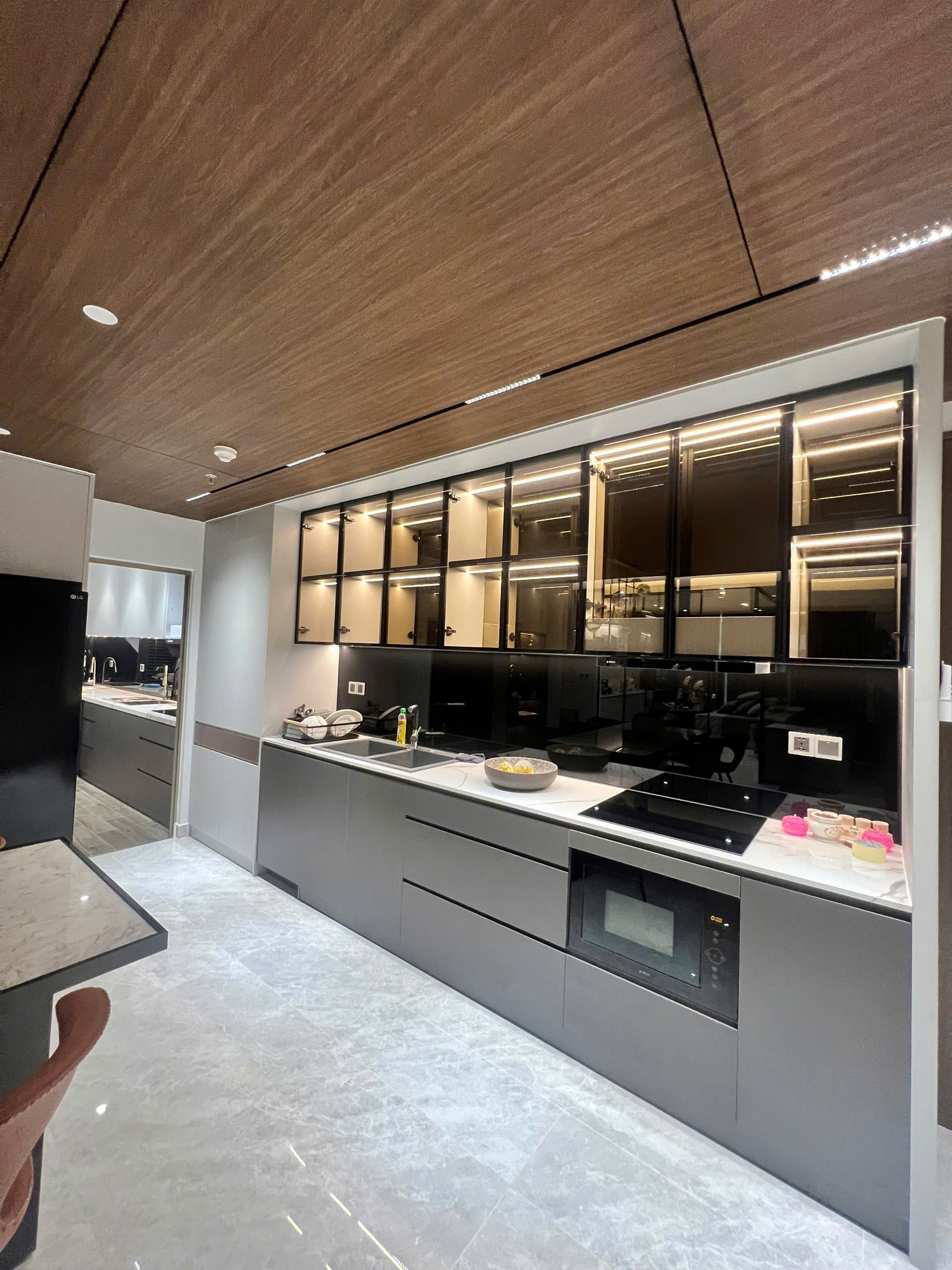 Bán hoặc cho thuê căn hộ Midtown M8 Phú Mỹ Hưng nhà mới đẹp như hình block D lầu thấp – 124.14m2 3