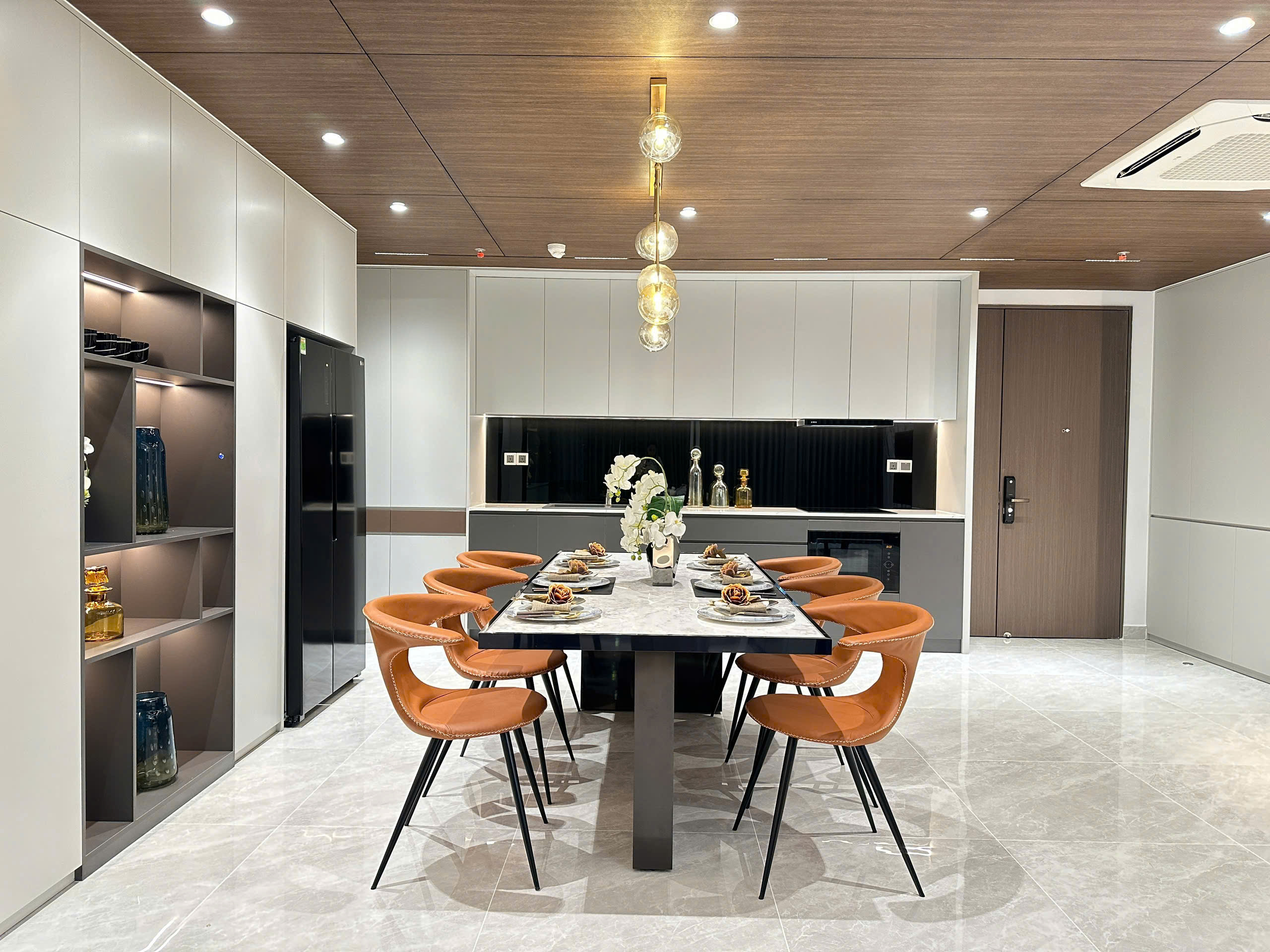 Bán hoặc cho thuê căn hộ Midtown M8 Phú Mỹ Hưng nhà mới đẹp như hình block D lầu thấp – 124.14m2 2