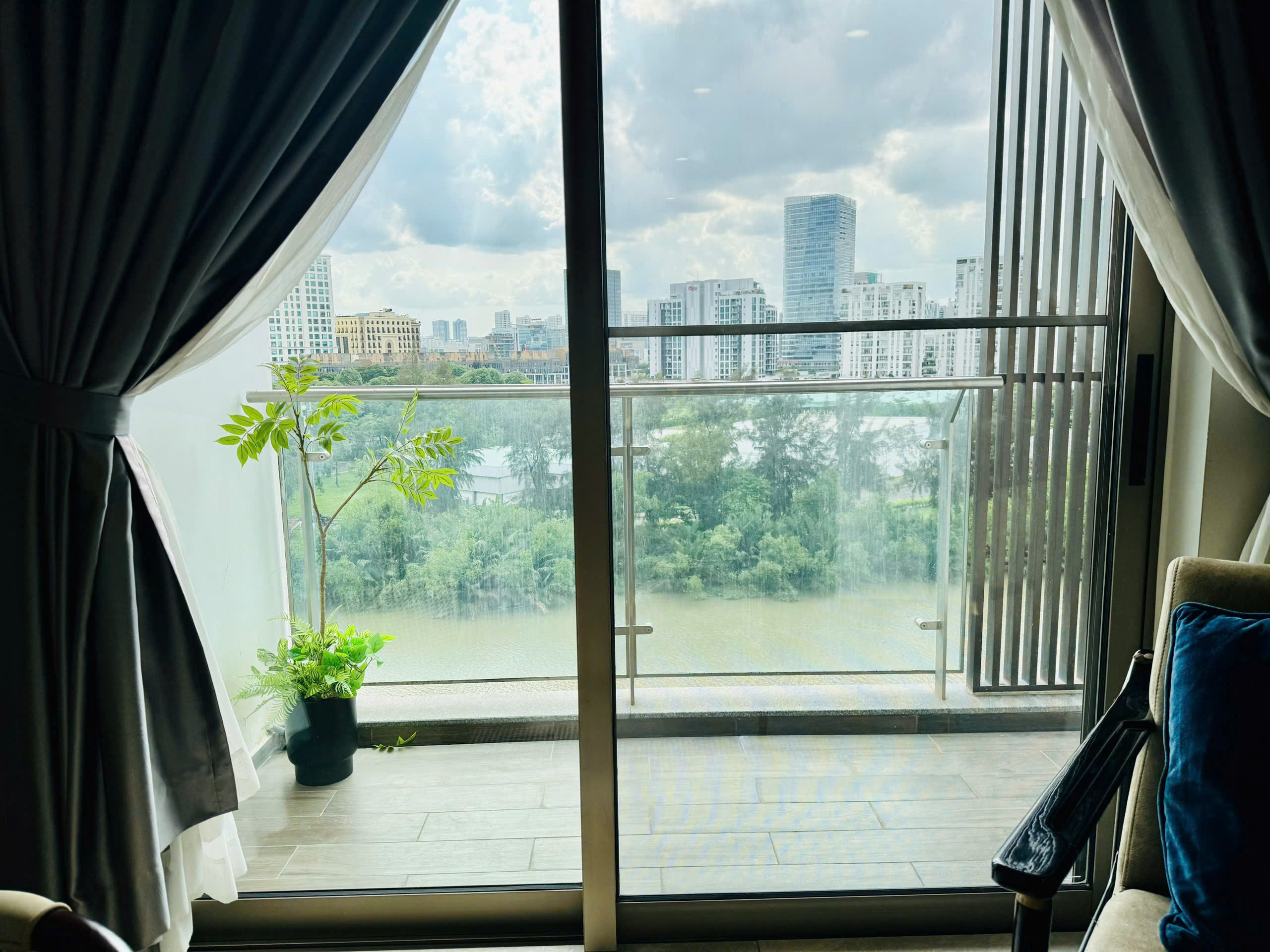 Midtown Phu My Hung apartment for sale, District 7, corner apartment with 3 bedrooms river view – 124m2 9