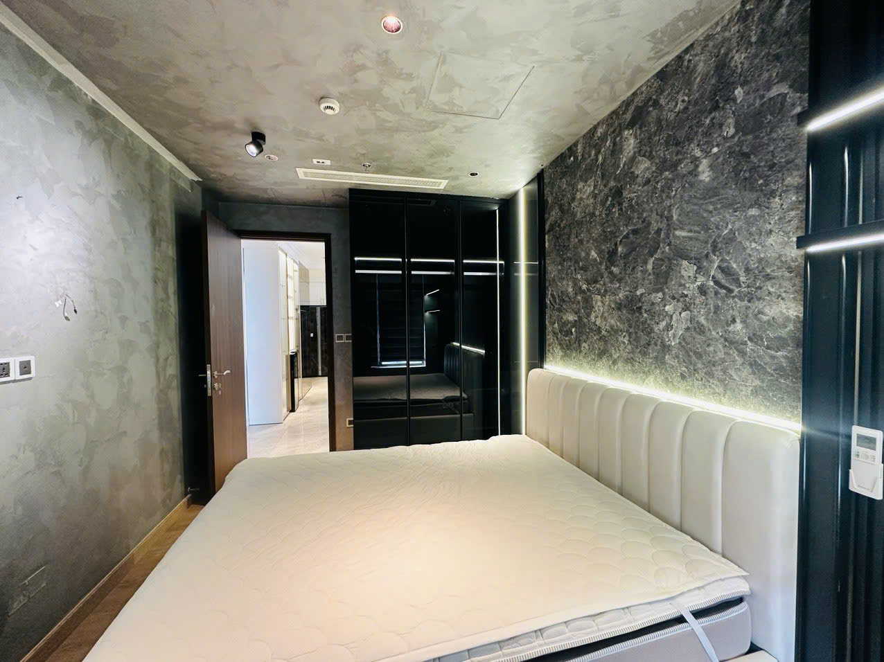 Selling or renting a luxury apartment in Midtown Phu My Hung, District 7, a beautiful new house with 3 bedrooms 14