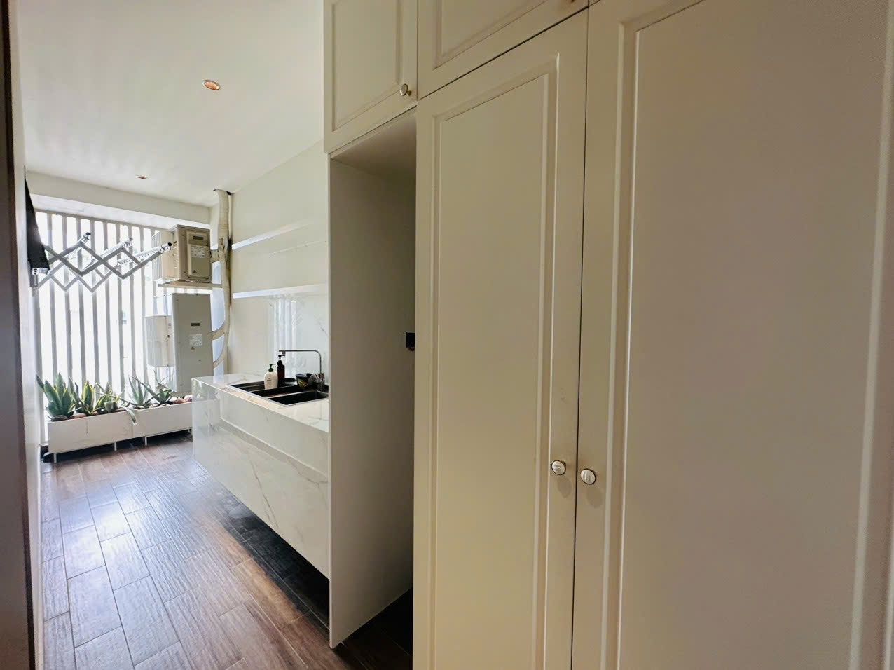 Selling or renting a luxury apartment in Midtown Phu My Hung, District 7, a beautiful new house with 3 bedrooms 5
