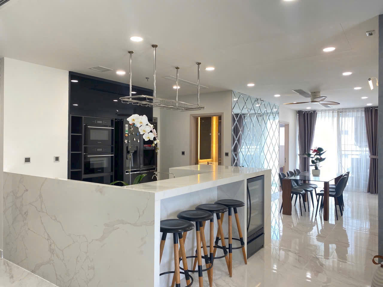 Midtown Phu My Hung apartment for sale, District 7 with 3 bedrooms + office, block E on the 10th floor – 131m2