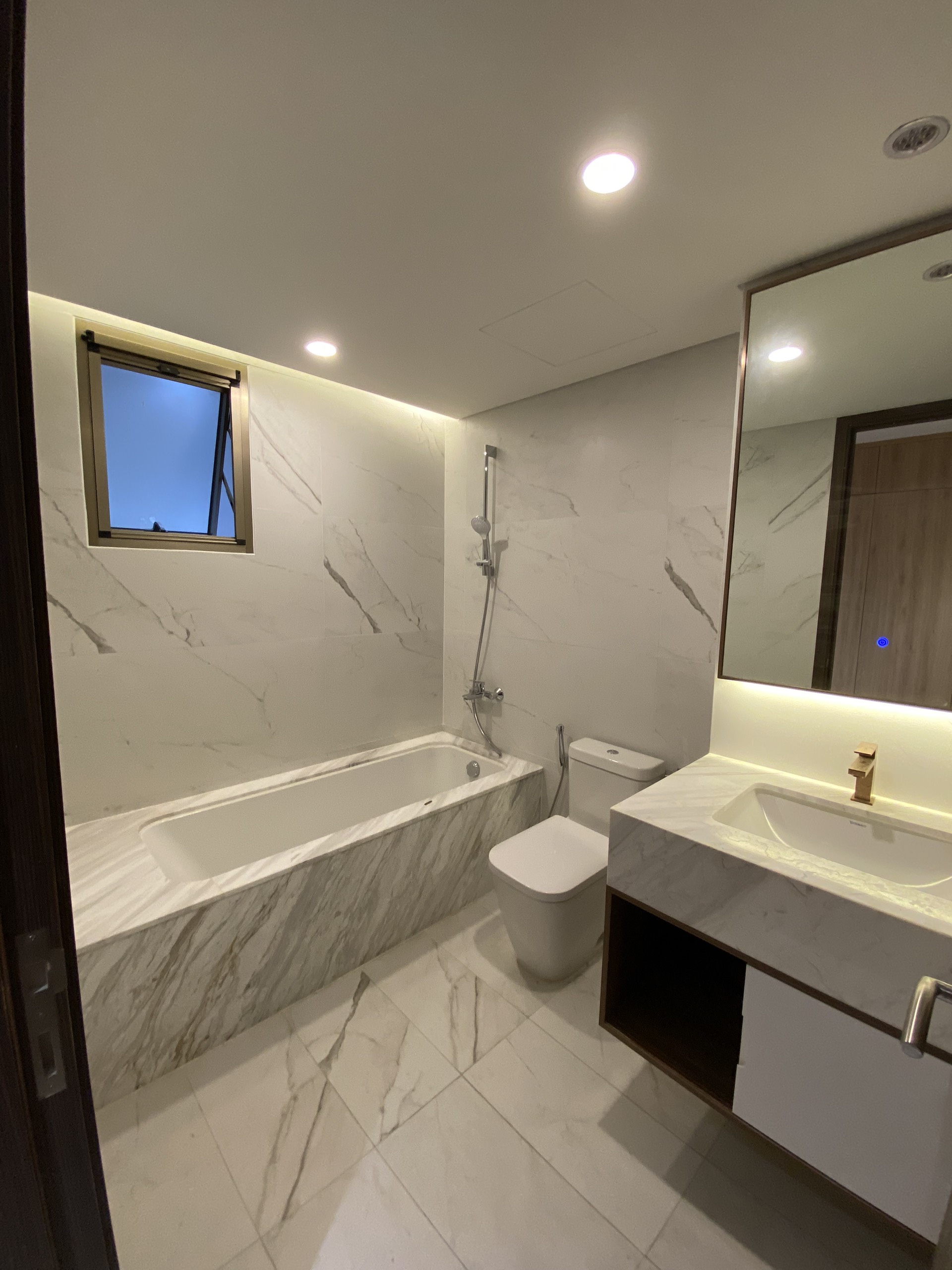 Midtown The Peak Phu My Hung luxury apartment for rent in District 7 has 3 bedrooms with river view 4
