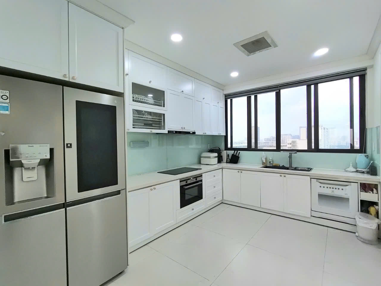 Panorama apartment for sale in Phu My Hung, District 7 with 3 bedrooms, direct river view, 11th floor 1