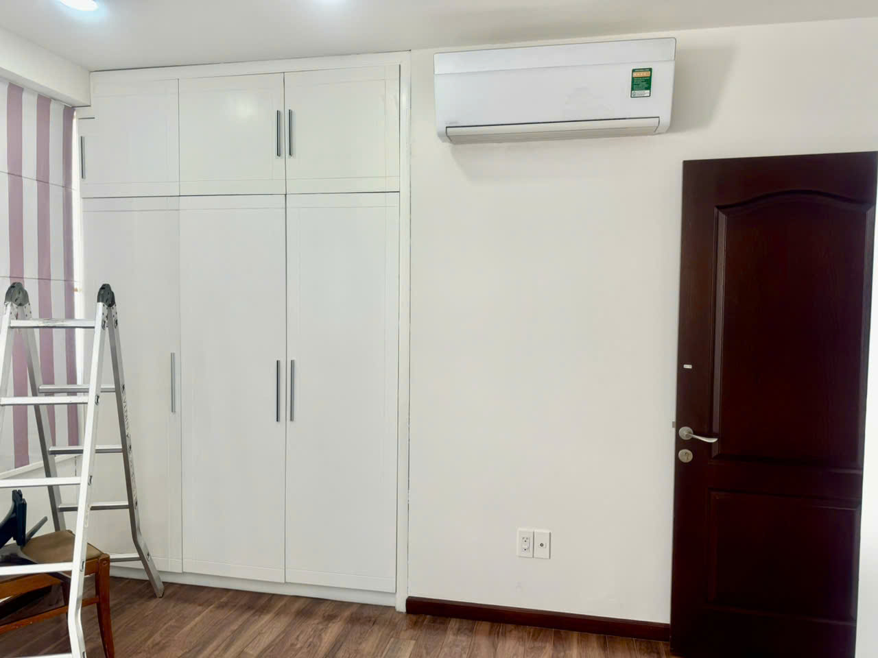 Panorama luxury apartment for rent in Phu My Hung, District 7 has 3 bedrooms on the 17th floor with a fully furnished river view 4