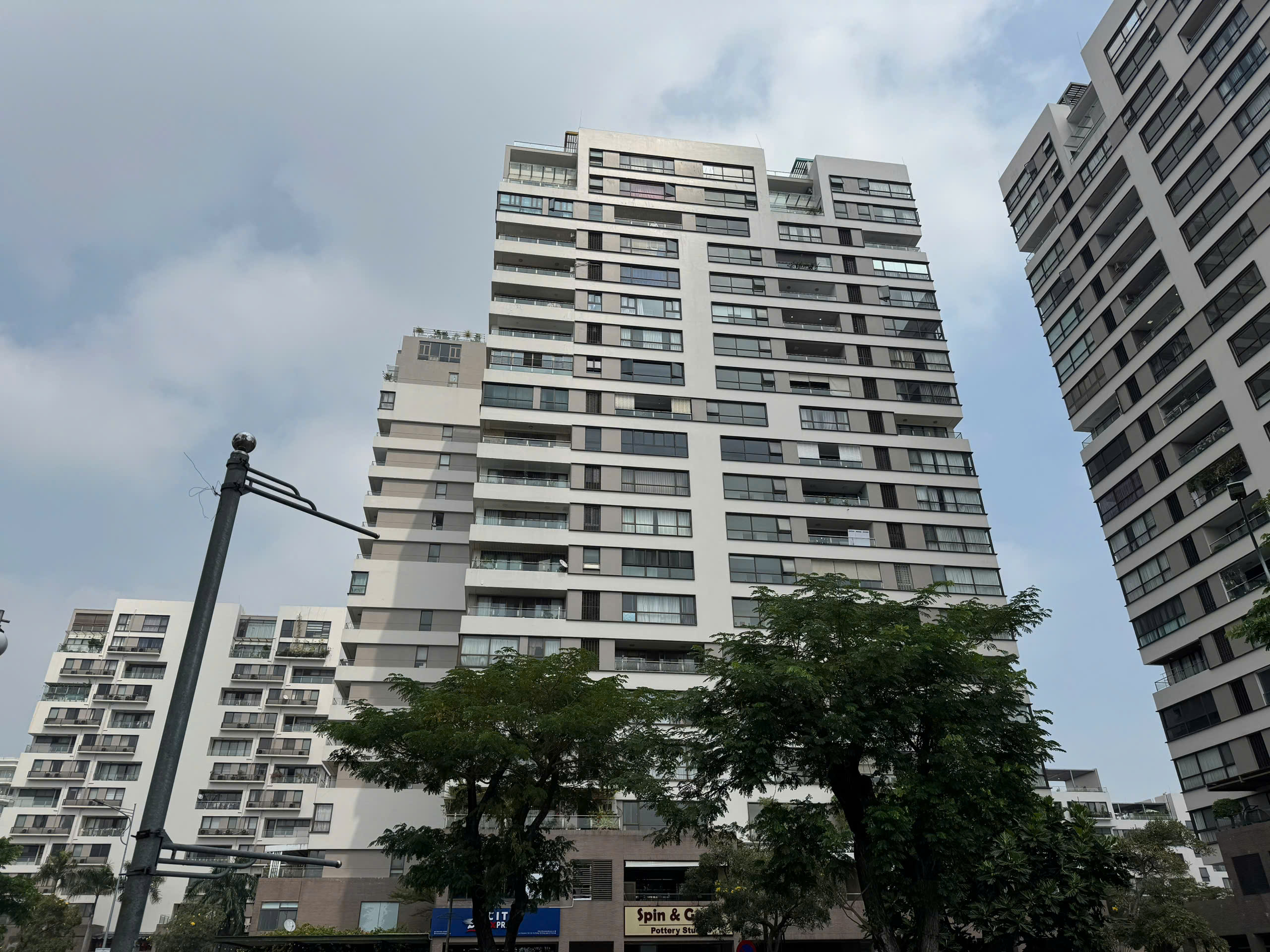 Panorama Phu My Hung apartment for sale, District 7 has 3 bedrooms, basic furniture on the high floor, river view 2