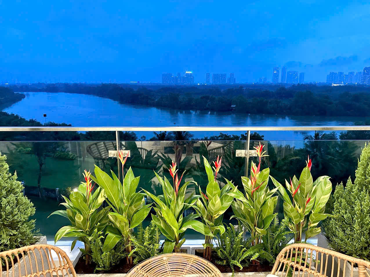 Cho thuê căn hộ Riverside Residence Phú Mỹ Hưng nhà đẹp có 3 phòng ngủ, view sông lầu 7 – 130m2 12