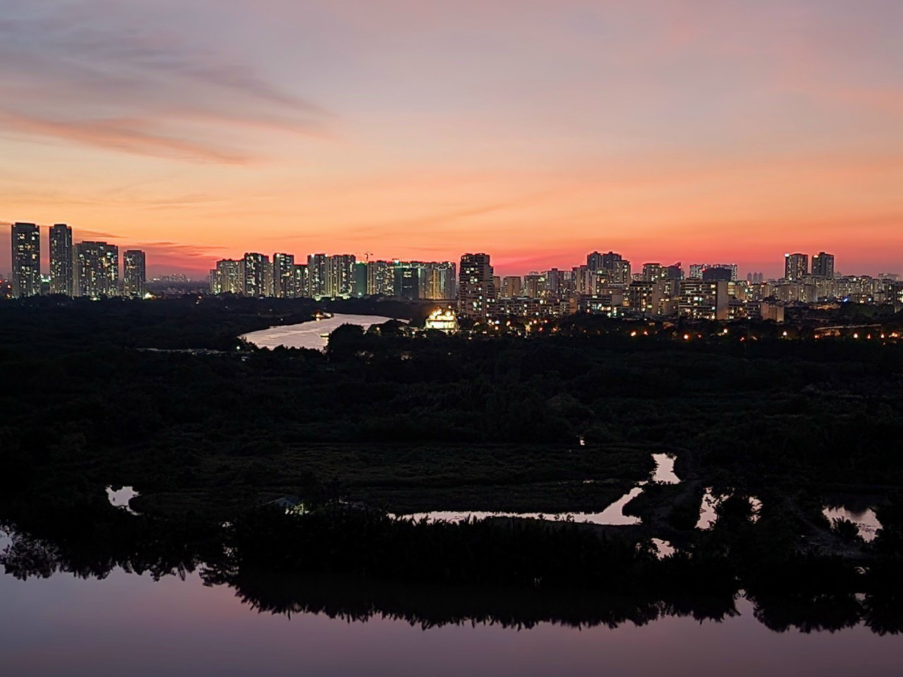 Riverside Residence Phu My Hung apartment for sale, District 7 has 3 bedrooms river view 3