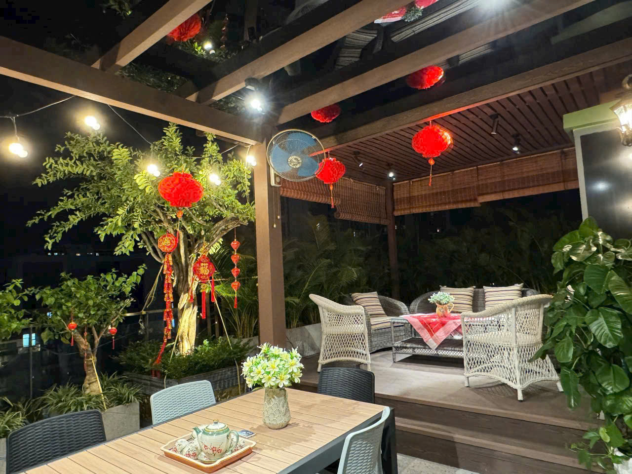 Riverside Residence Phu My Hung apartment for sale, District 7 has 2 bedrooms with high-class furniture and a super large garden 1