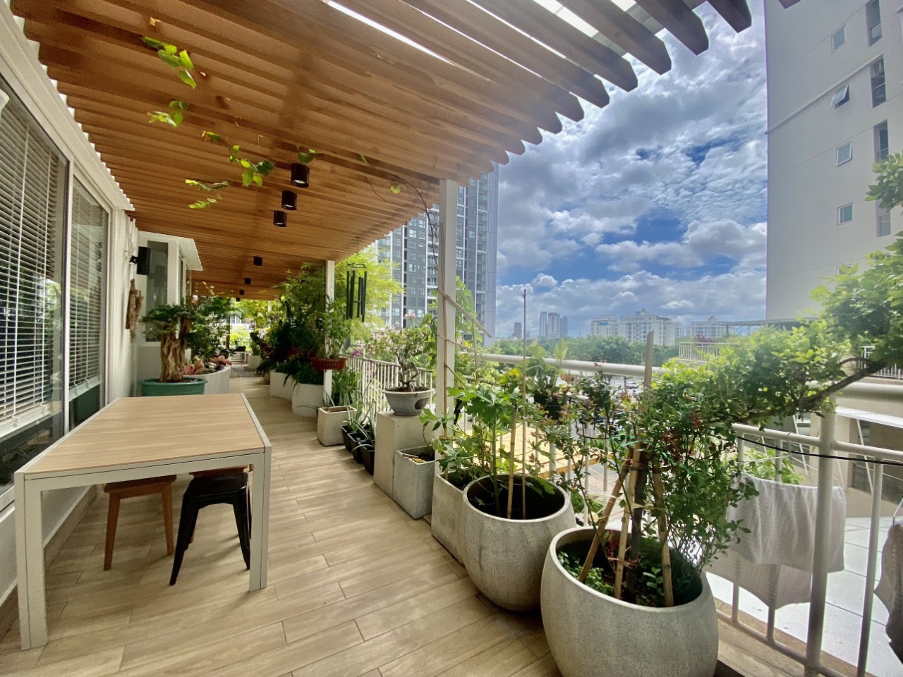 Riverside Residence Phu My Hung apartment for sale, District 7 has 4 bedrooms, large garden 6