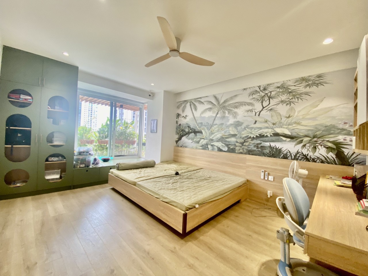 Riverside Residence Phu My Hung apartment for sale, District 7 has 4 bedrooms, large garden 5