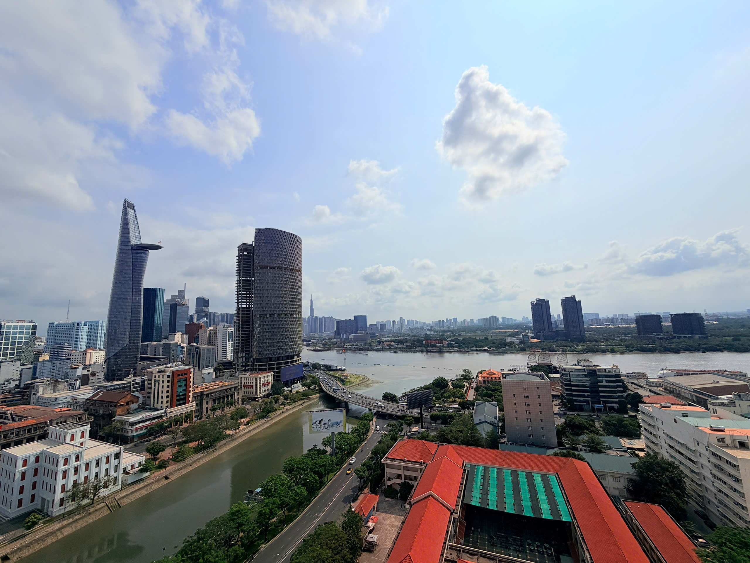 Cho thuê căn hộ Saigon Royal Riverside, Quận 4 căn góc thiết kế 2 phòng ngủ lầu 19 view sông – 88m2 9