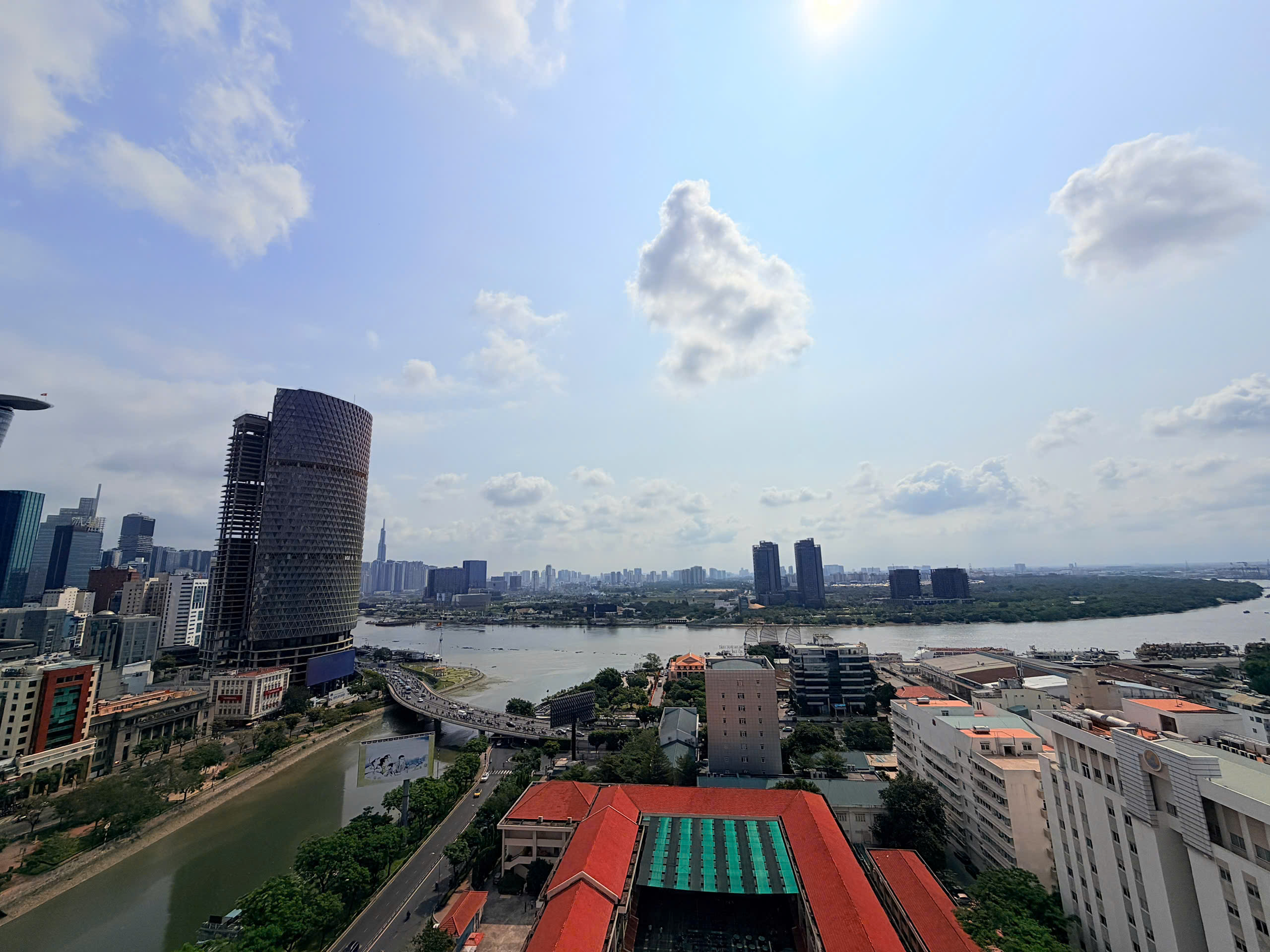 Cho thuê căn hộ Saigon Royal Riverside, Quận 4 căn góc thiết kế 2 phòng ngủ lầu 19 view sông – 88m2 1