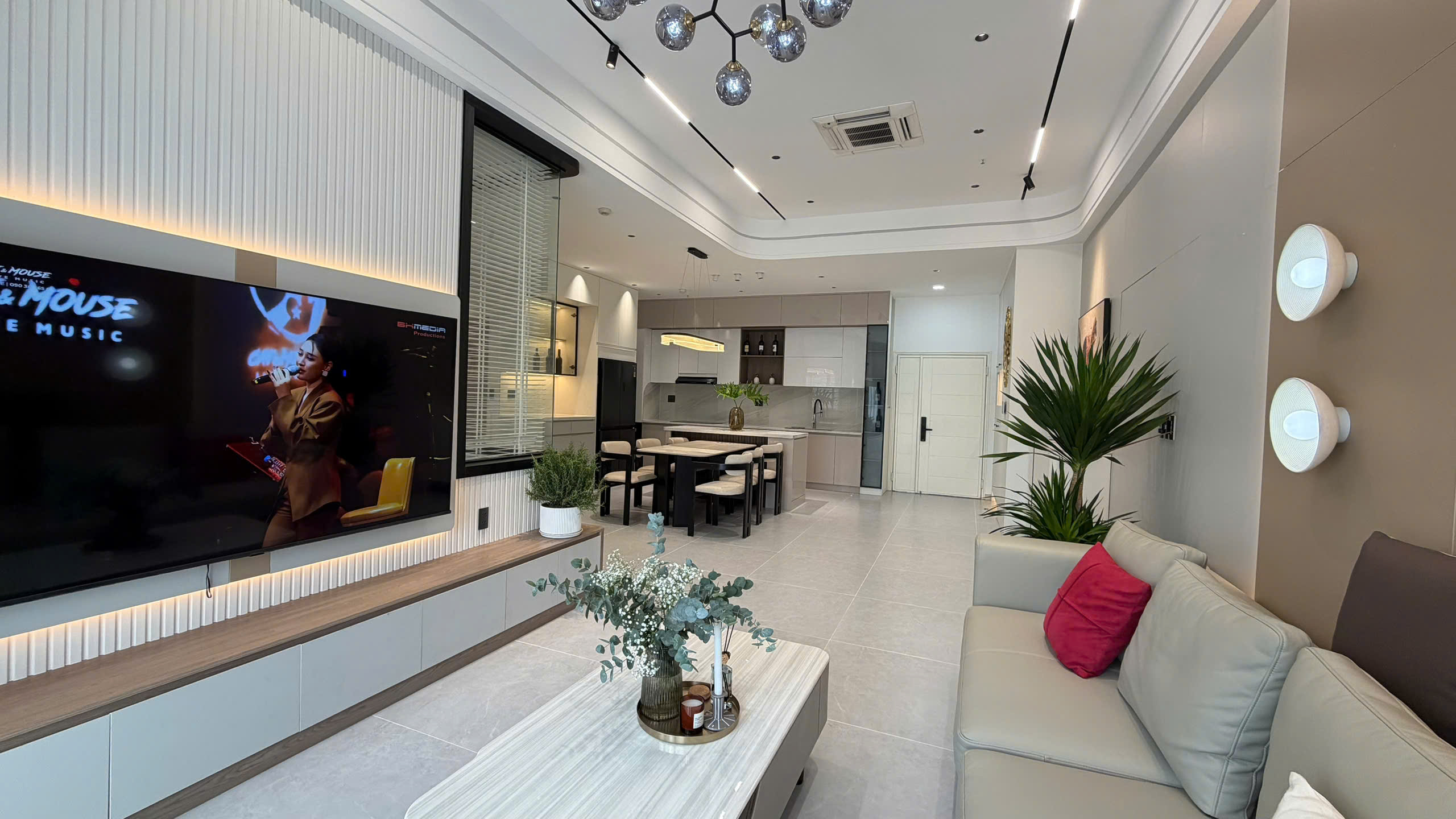 Scenic Valley Phu My Hung apartment for sale, 3 bedrooms, high-class furniture, block B, low floor – 130m2 5