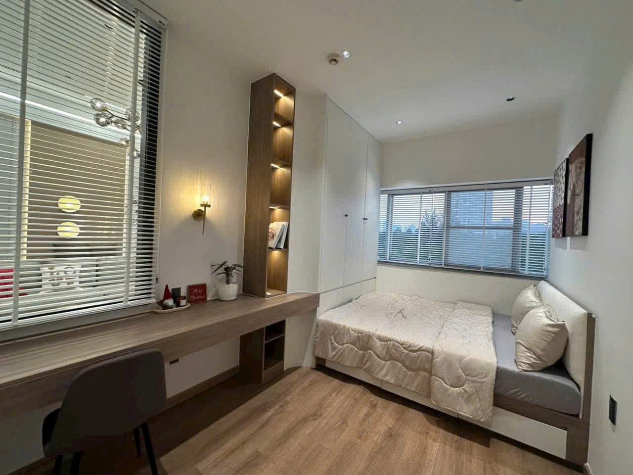 Scenic Valley Phu My Hung apartment for sale, 3 bedrooms, high-class furniture, block B, low floor – 130m2 3