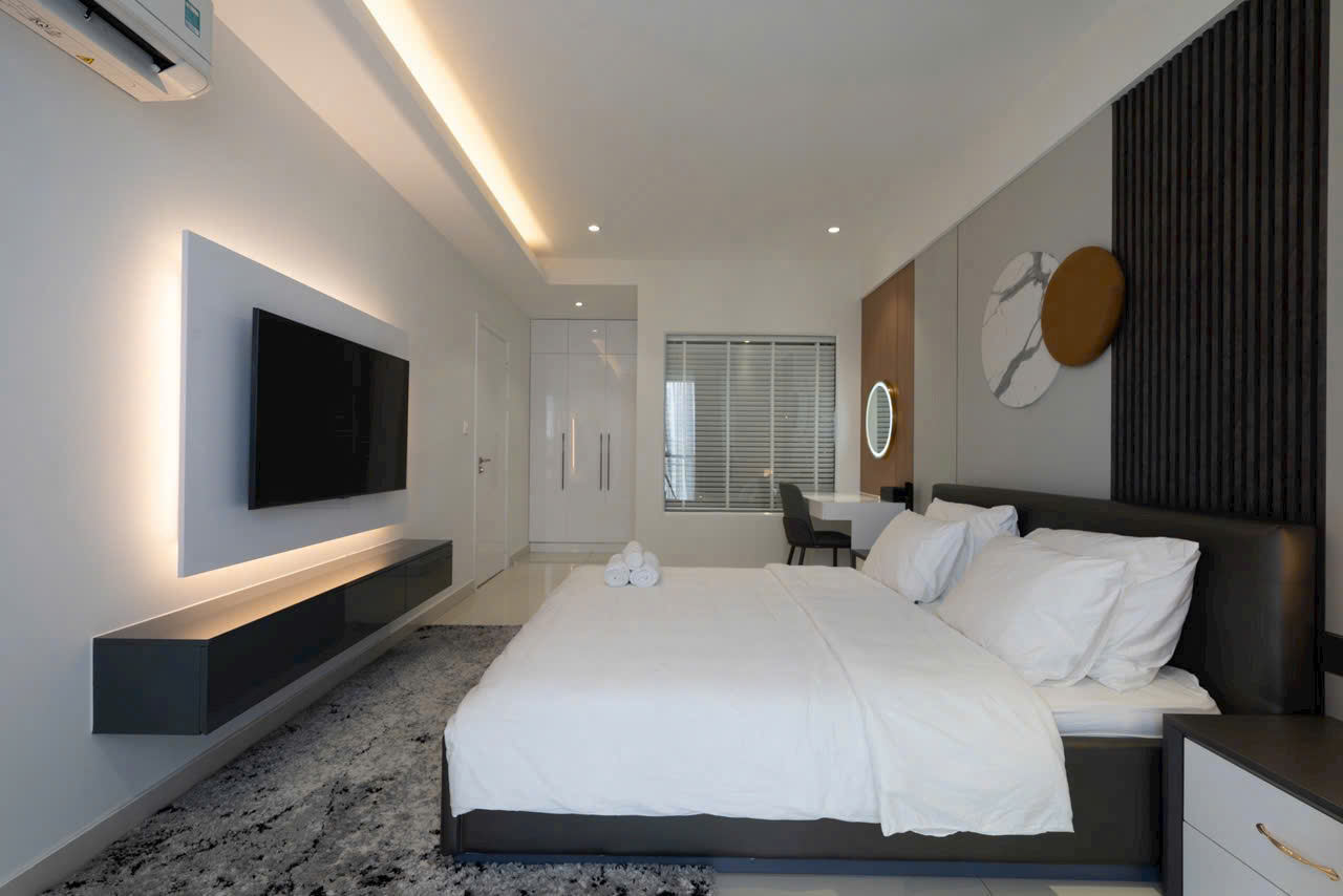 Scenic Valley Phu My Hung apartment for rent has 3 bedrooms with river view, golf course 6