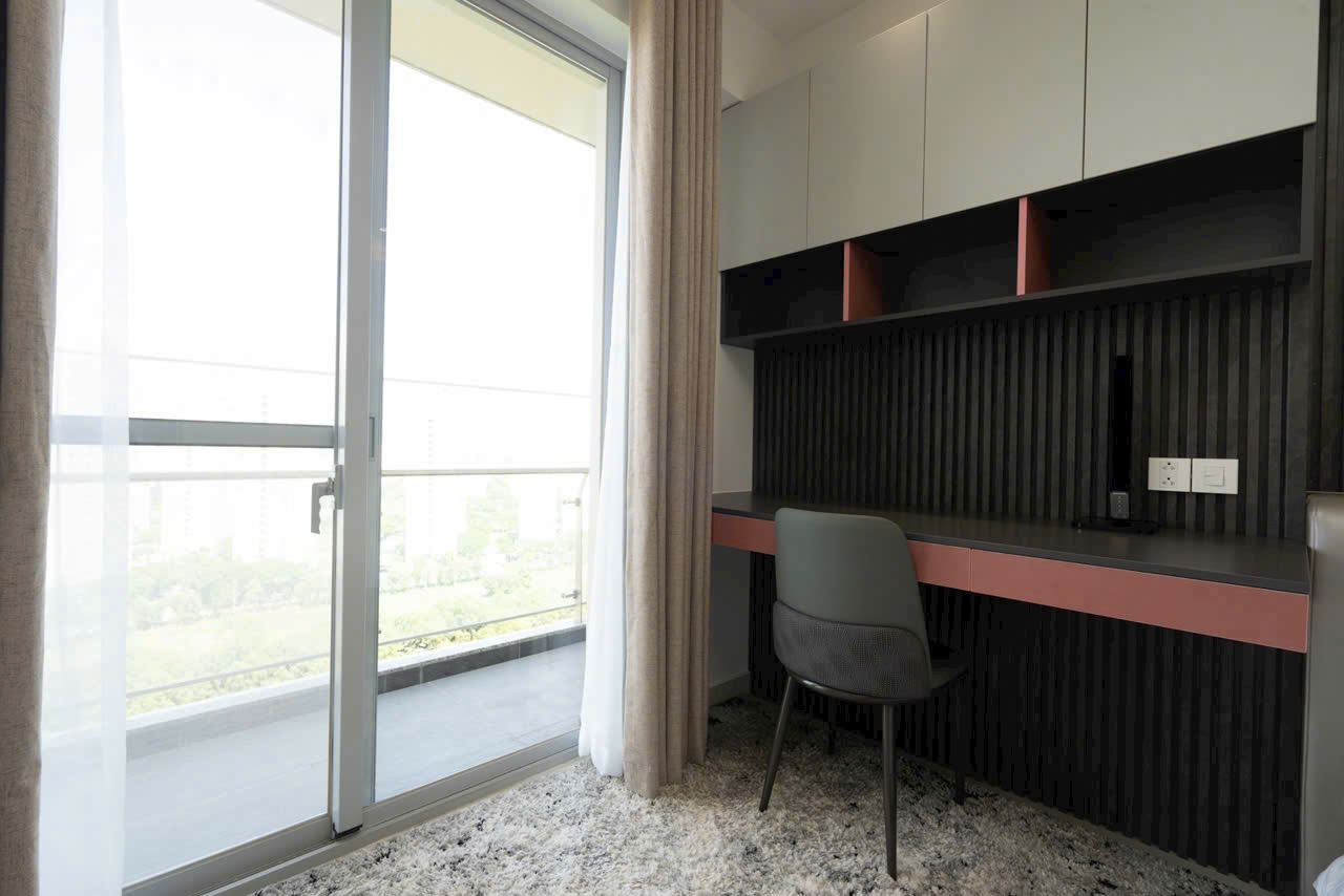 Scenic Valley Phu My Hung apartment for rent has 3 bedrooms with river view, golf course 17