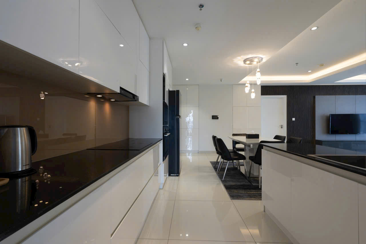 Scenic Valley Phu My Hung apartment for rent has 3 bedrooms with river view, golf course 16