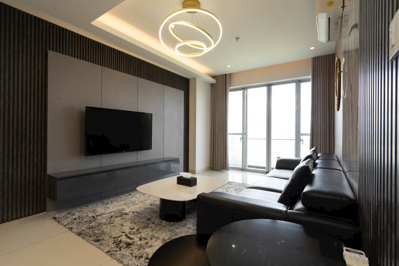 Scenic Valley Phu My Hung apartment for rent has 3 bedrooms with river view, golf course 11