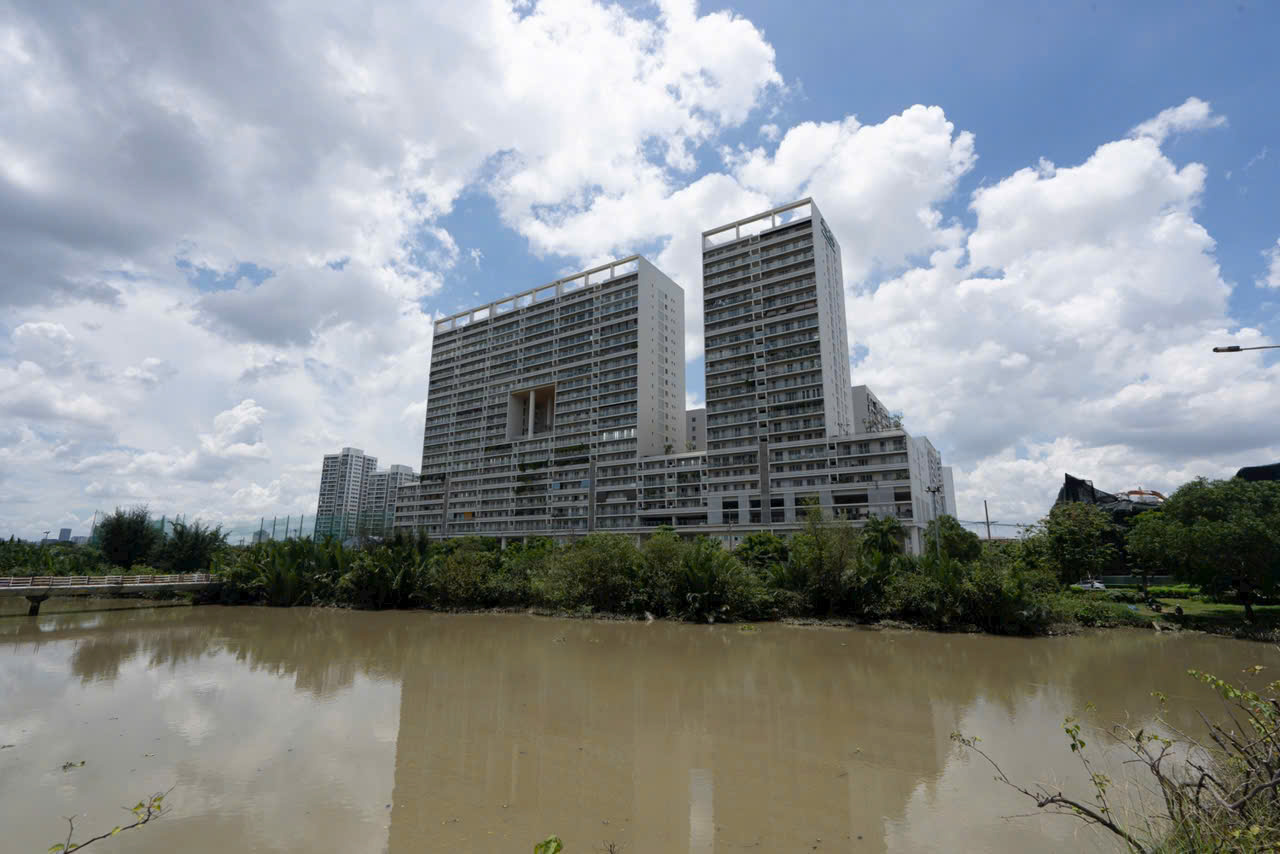 Scenic Valley Phu My Hung apartment for rent has 3 bedrooms with river view, golf course 10