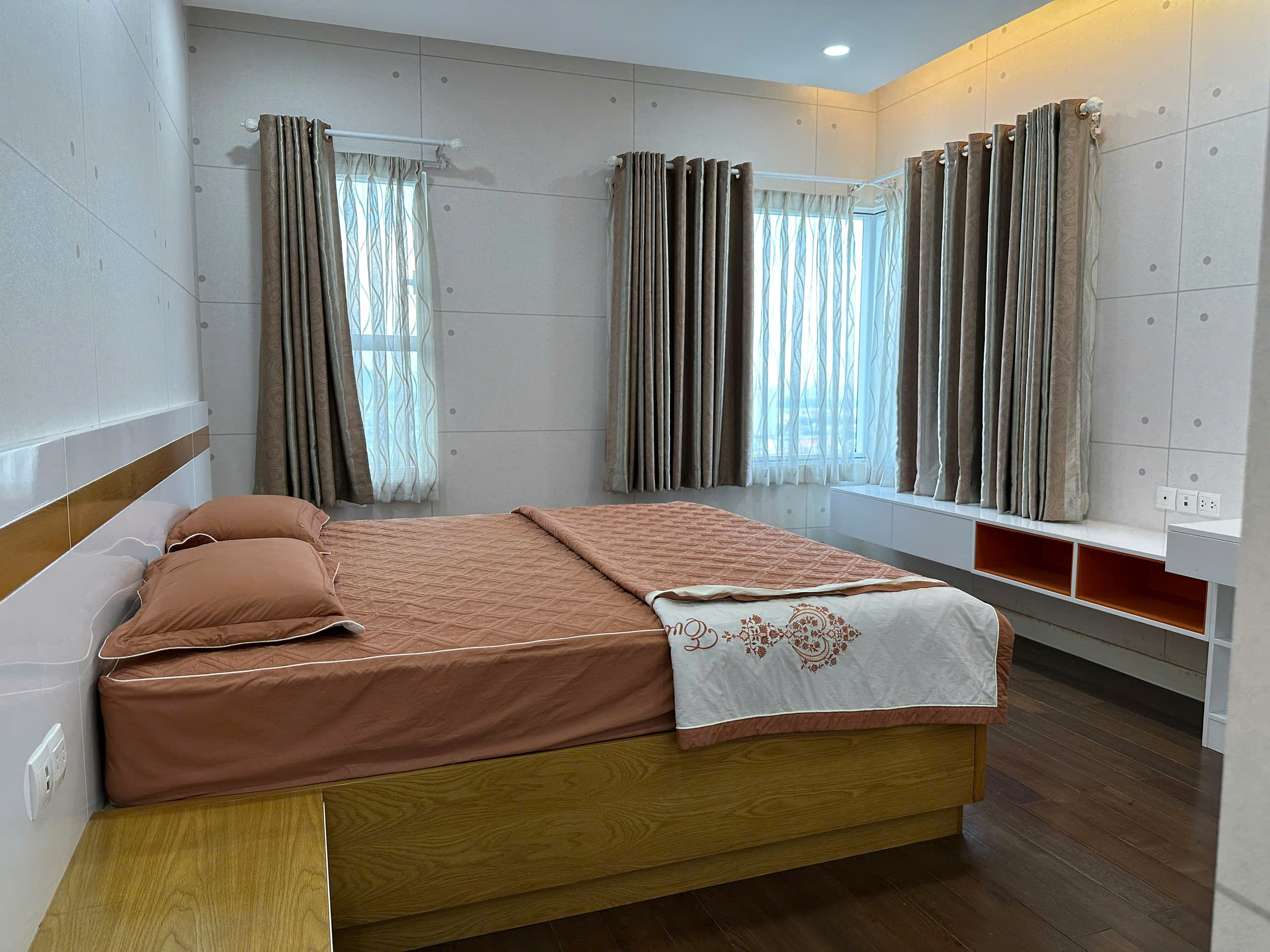 Apartment for rent in Sunrise City, District 7 with 3 bedrooms fully furnished – 147m2 8