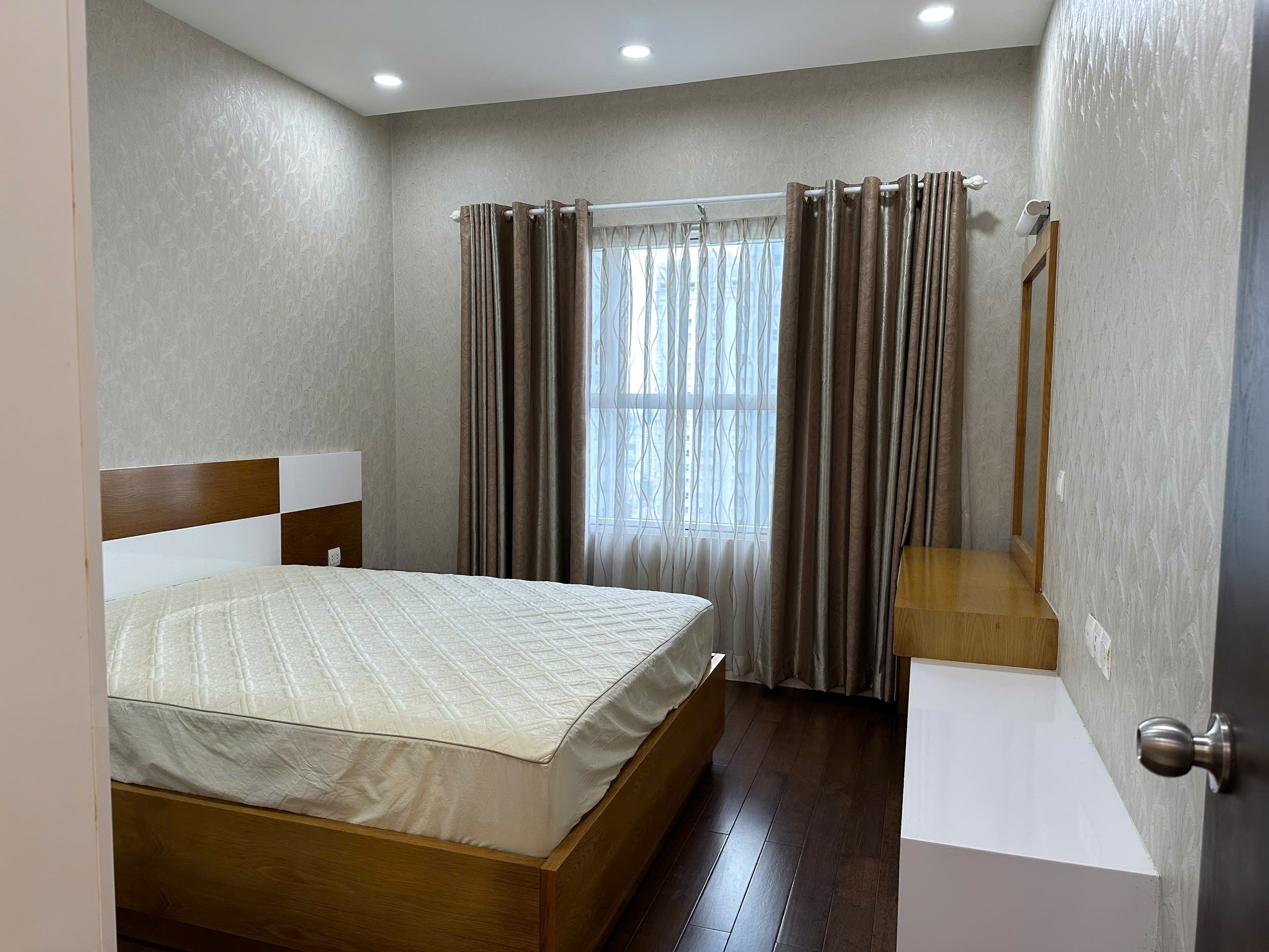 Apartment for rent in Sunrise City, District 7 with 3 bedrooms fully furnished – 147m2 6