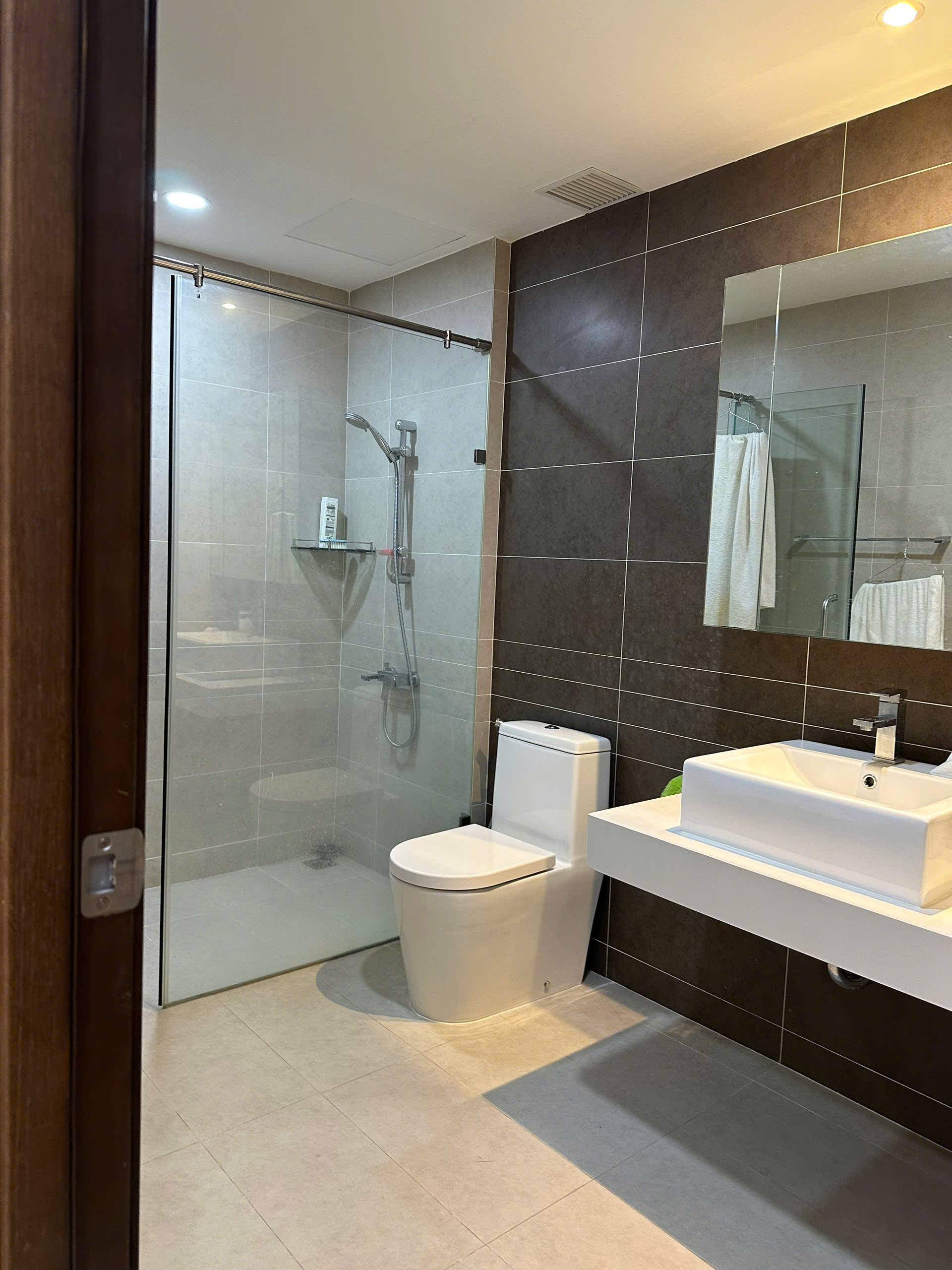 Apartment for rent in Sunrise City, District 7 with 3 bedrooms fully furnished – 147m2 2