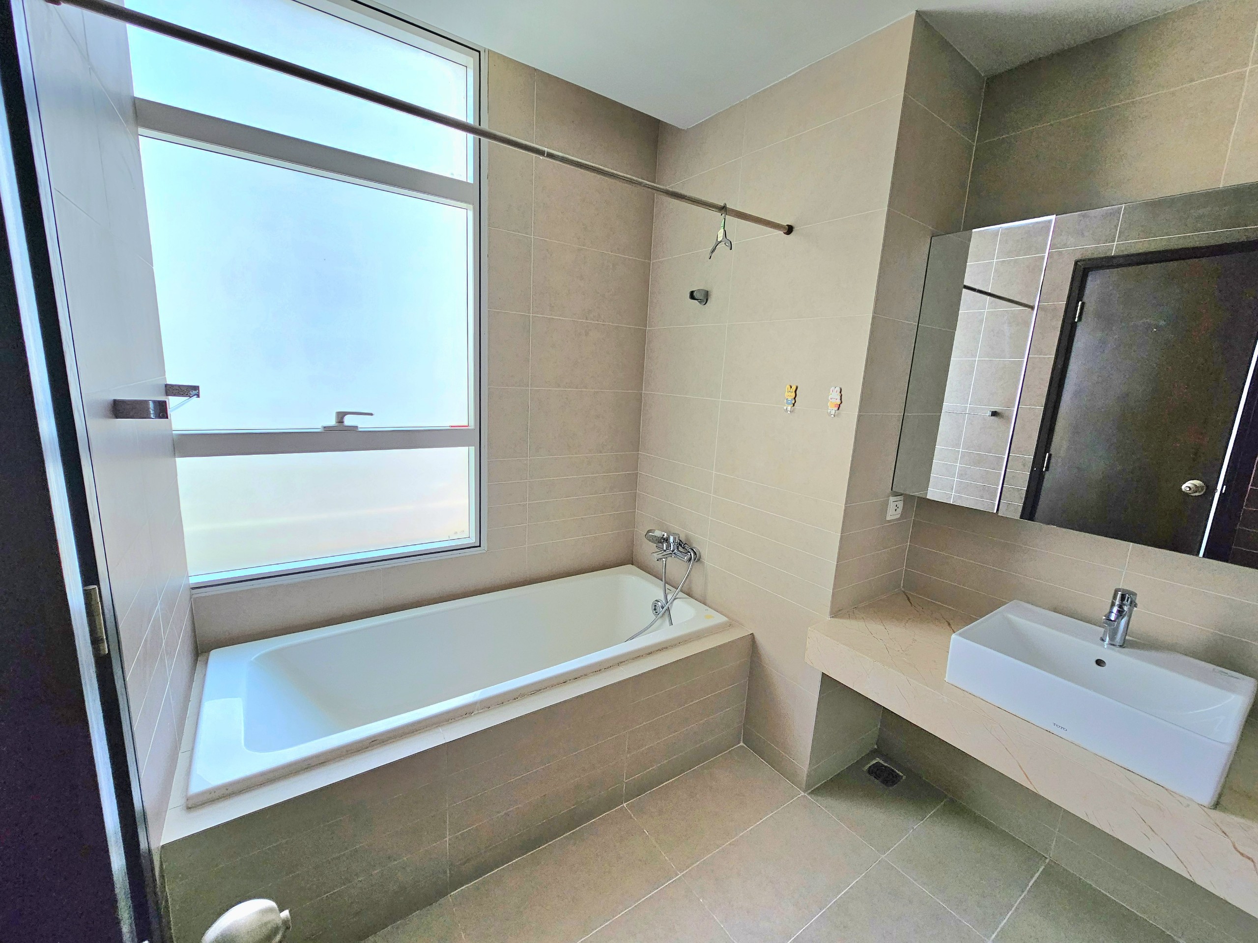 Apartment for sale in Sunrise City, Nguyen Huu Tho, District 7 with 4 bedrooms opposite Lotte supermarket 2