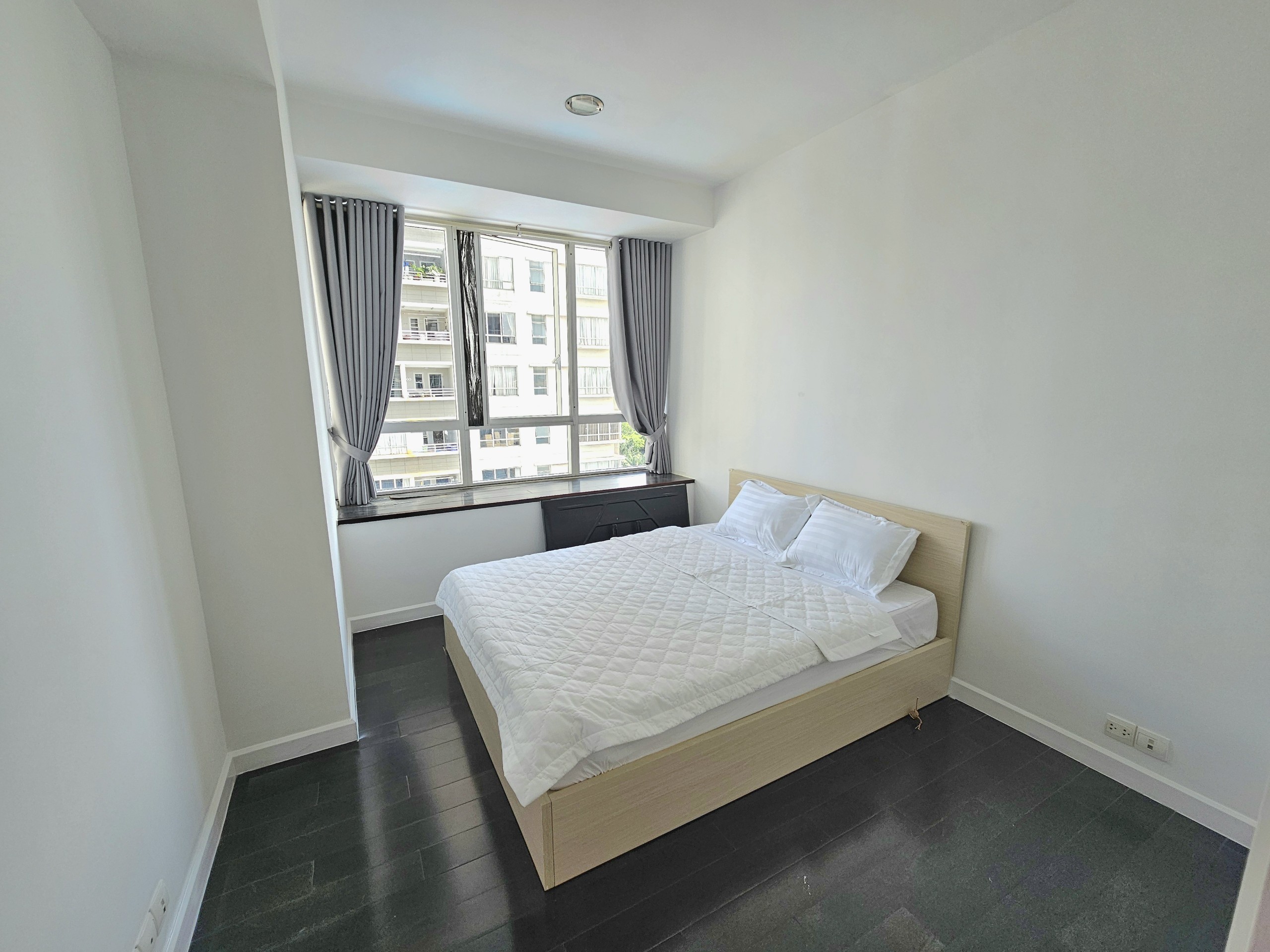 Apartment for sale in Sunrise City, Nguyen Huu Tho, District 7 with 4 bedrooms opposite Lotte supermarket 1