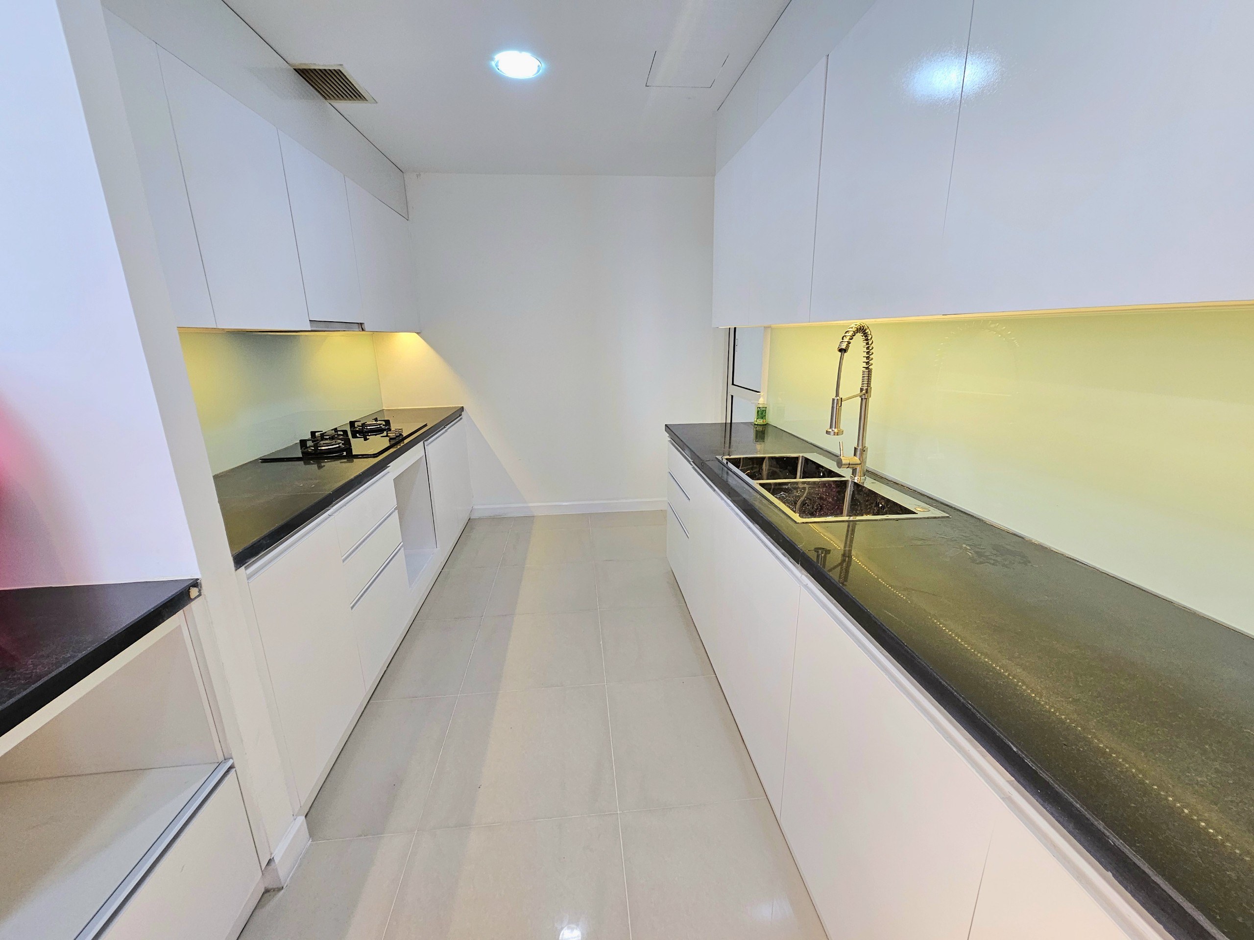 Apartment for sale in Sunrise City, Nguyen Huu Tho, District 7 with 4 bedrooms opposite Lotte supermarket 9