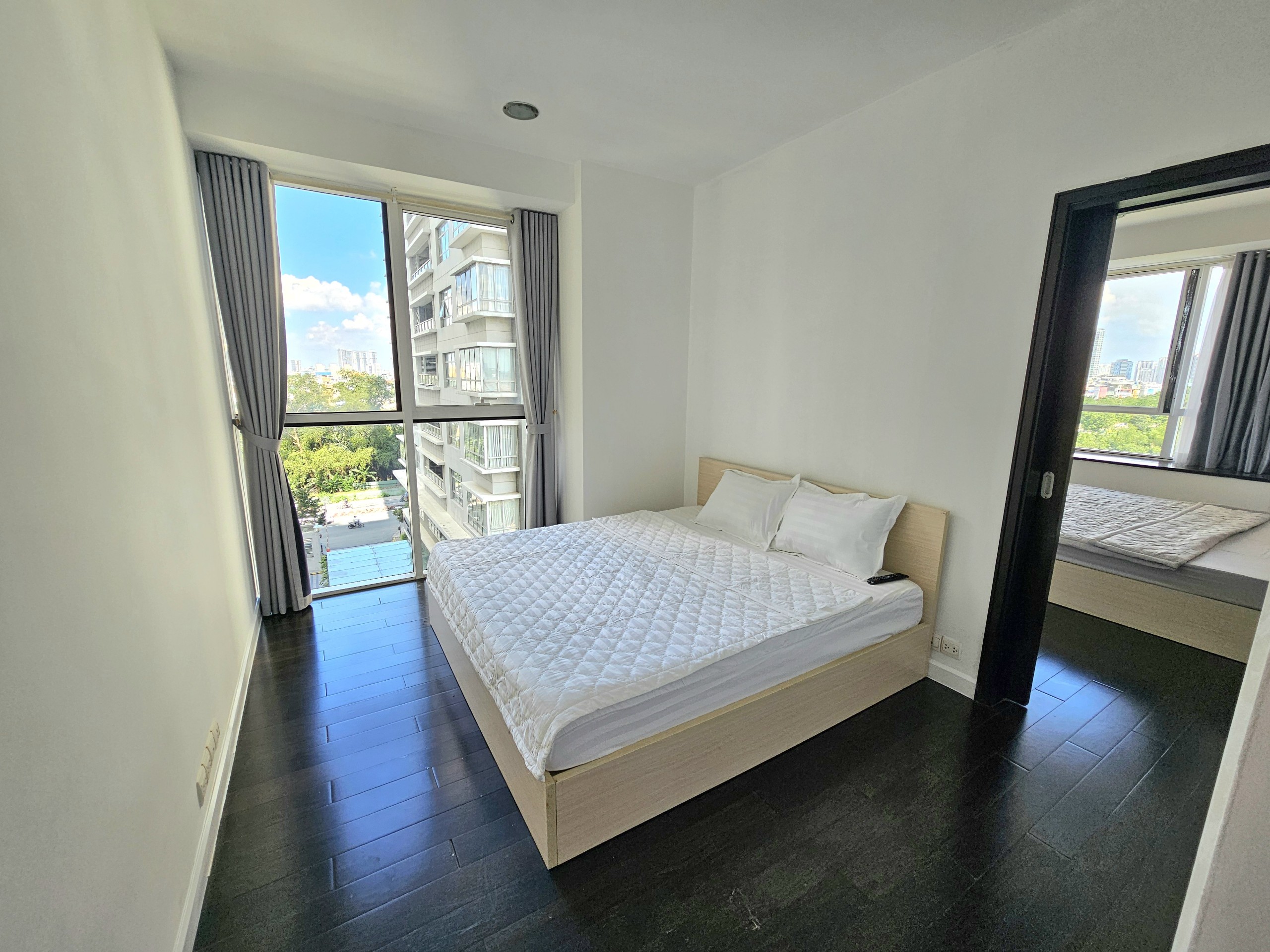 Apartment for sale in Sunrise City, Nguyen Huu Tho, District 7 with 4 bedrooms opposite Lotte supermarket 7