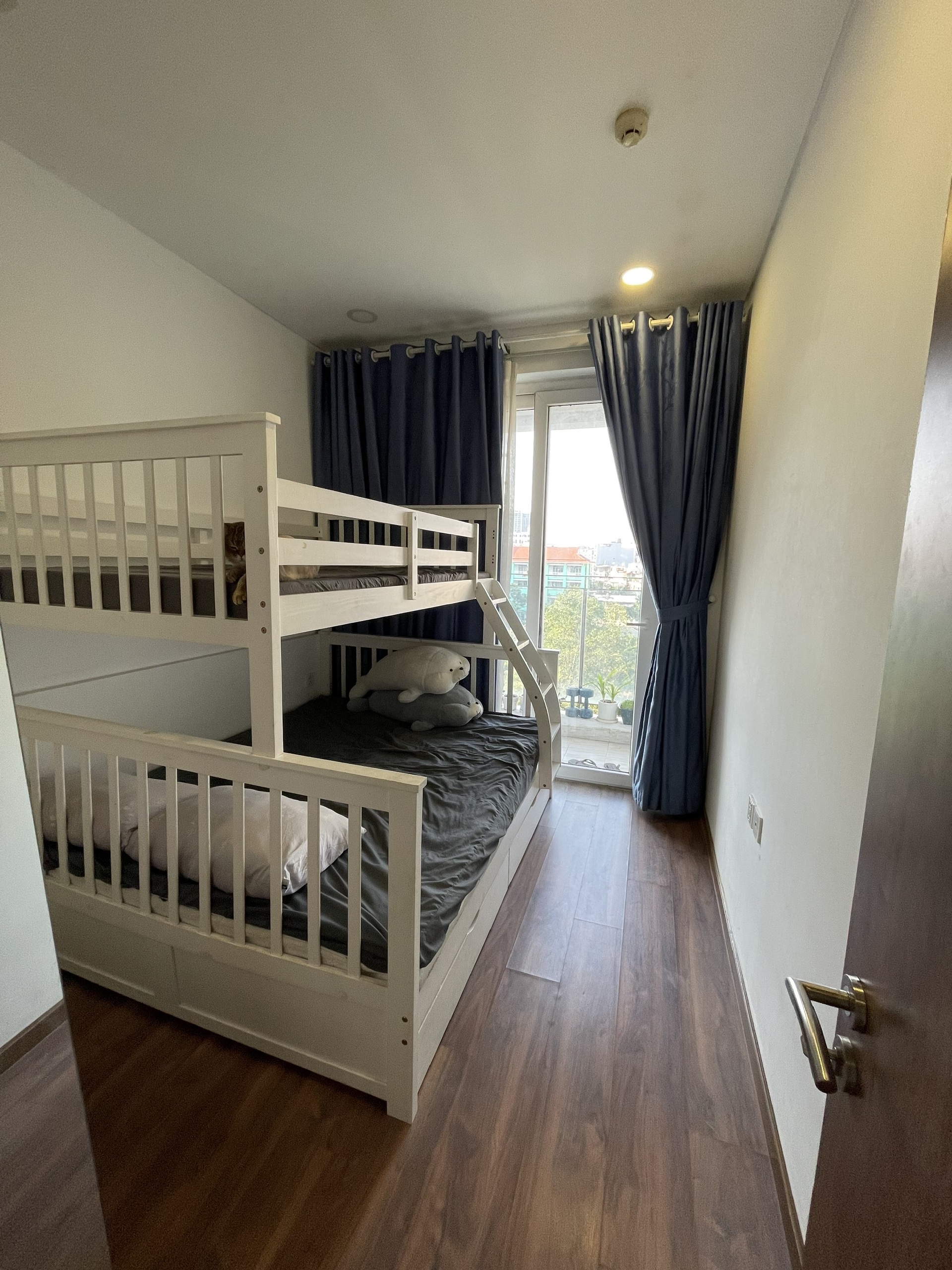 The Golden Star Nguyen Thi Thap apartment for rent, District 7 with 2 bedrooms, basic furniture – 68m2 3