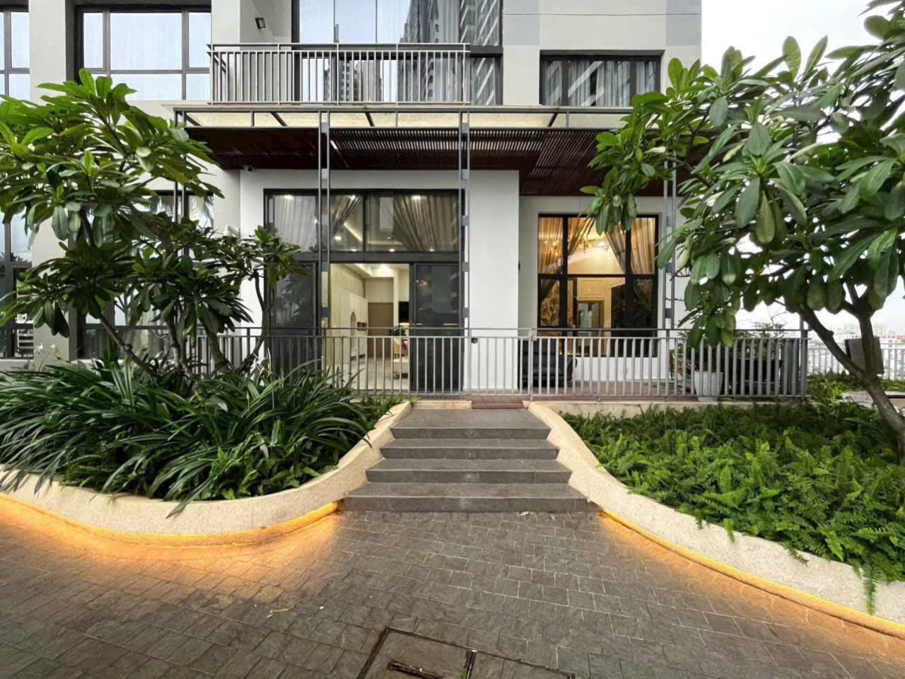 The View Riviera Point apartment for sale, District 7 has 4 bedrooms + 3 mezzanine with high-class furniture – 197m2