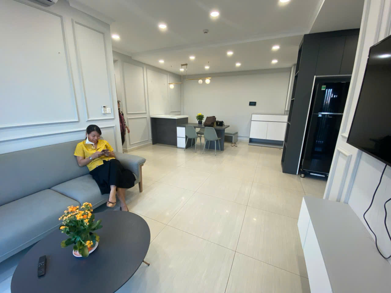 Urban Hill Phu My Hung apartment for sale, District 7 has 2 bedrooms, large balcony, quiet view, low floor 6