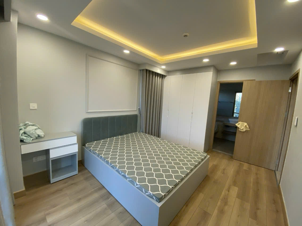 Urban Hill Phu My Hung apartment for sale, District 7 has 2 bedrooms, large balcony, quiet view, low floor 5