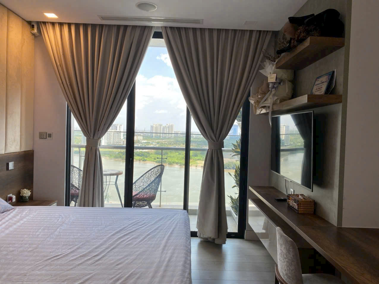 Vinhomes Golden River Ba Son apartment for sale, District 1 with fireworks view, Marina building, 16th floor – 118m2 1