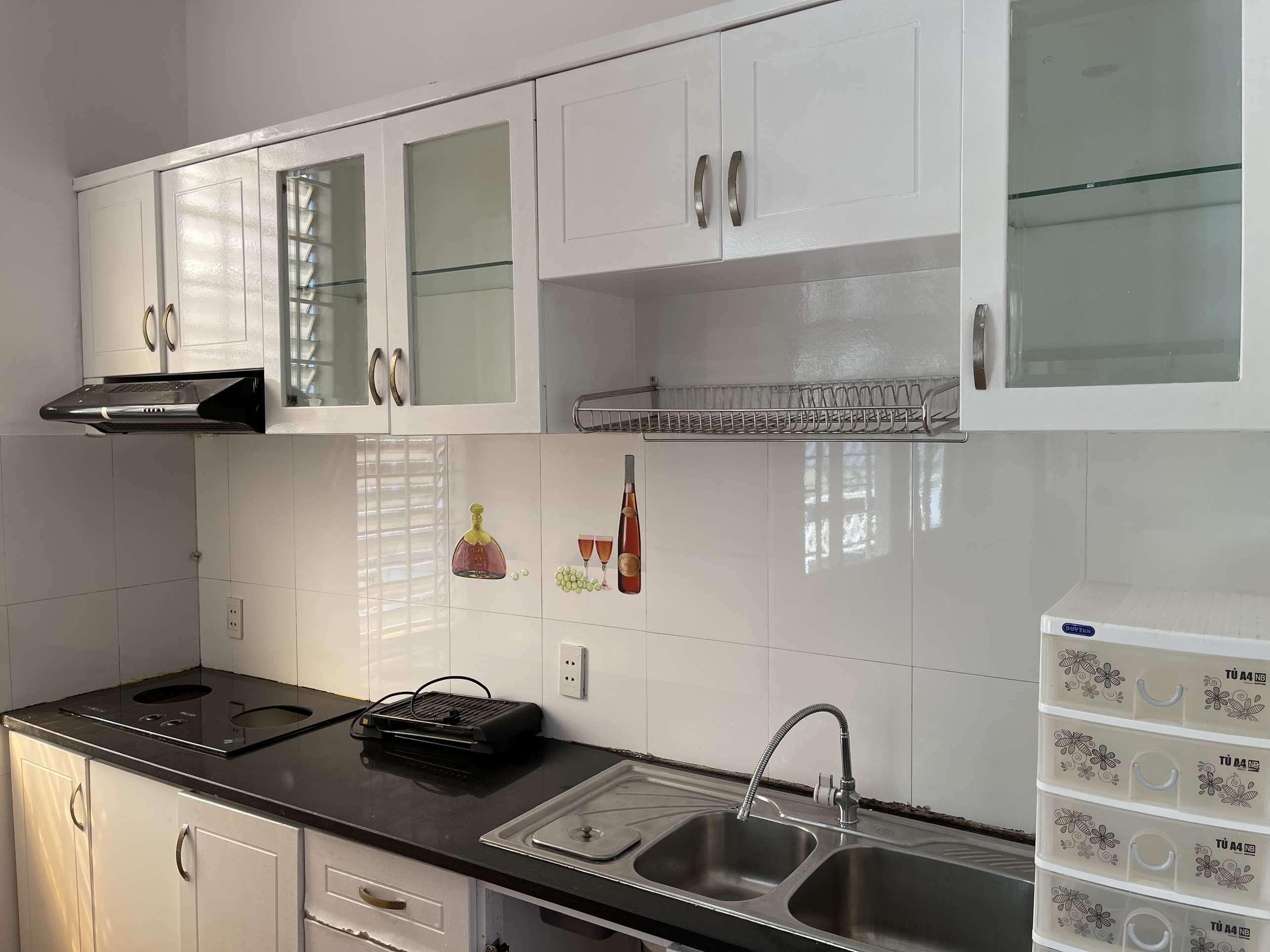 212 Nguyen Trai apartment for rent, District 1 has 2 bedrooms, corner apartment in central location near the market 7