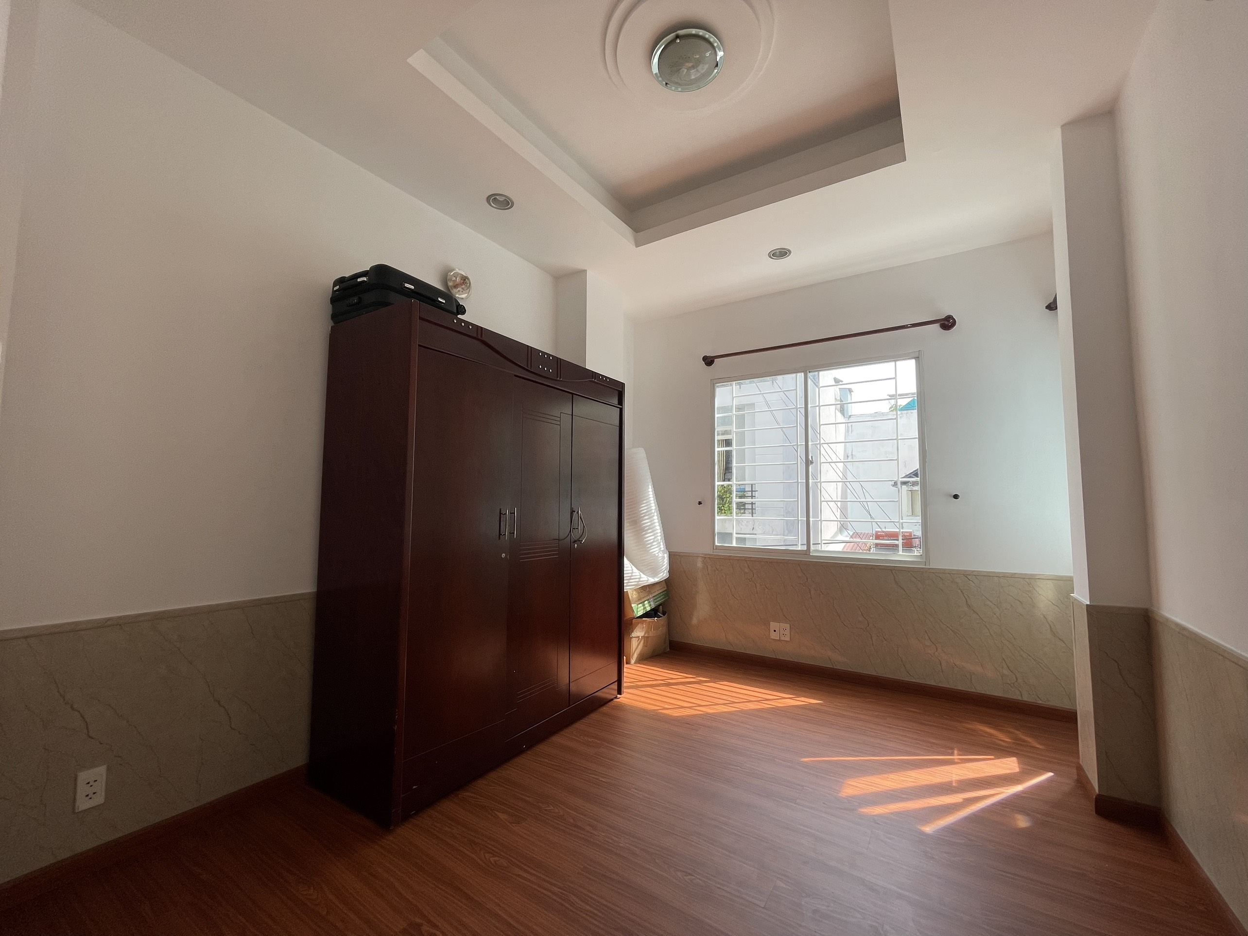 212 Nguyen Trai apartment for rent, District 1 has 2 bedrooms, corner apartment in central location near the market 6