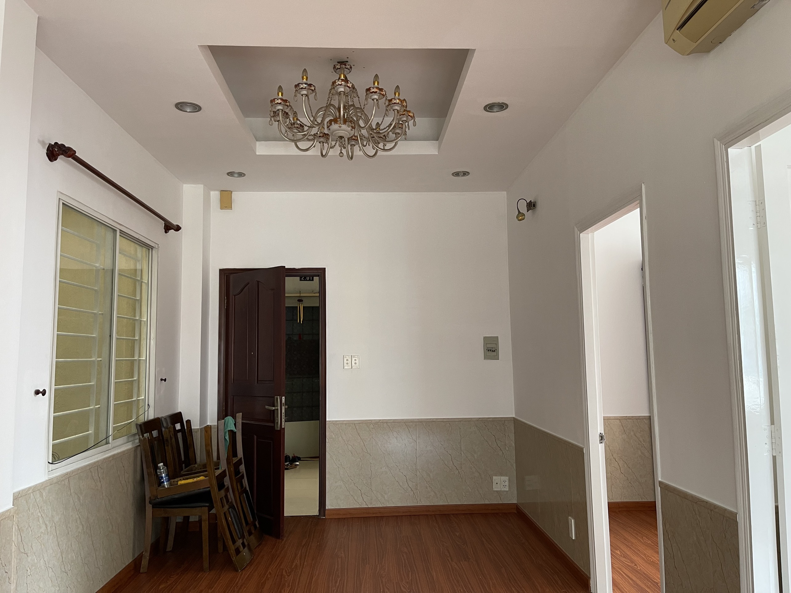 212 Nguyen Trai apartment for rent, District 1 has 2 bedrooms, corner apartment in central location near the market 5