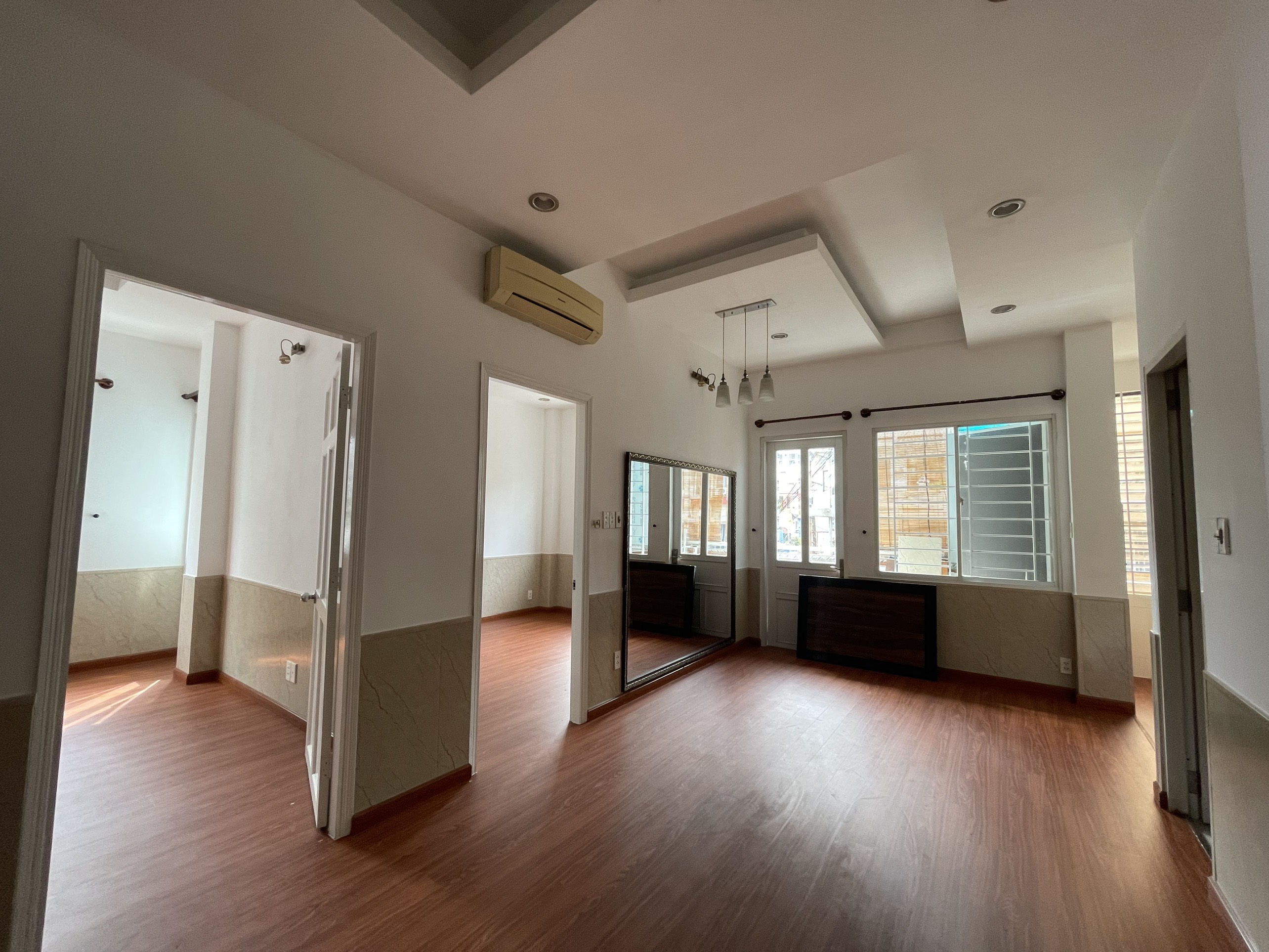 212 Nguyen Trai apartment for rent, District 1 has 2 bedrooms, corner apartment in central location near the market 3