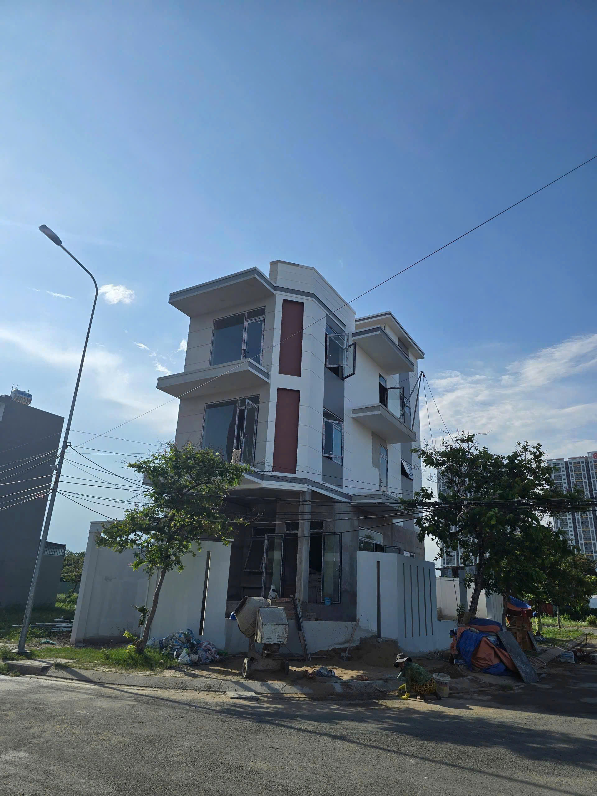 Bán đất mặt tiền Đào Trí KDC Lotus Residence, Quận 7 được xây hầm + trệt + 2 lầu + sân thượng – 93.5 2