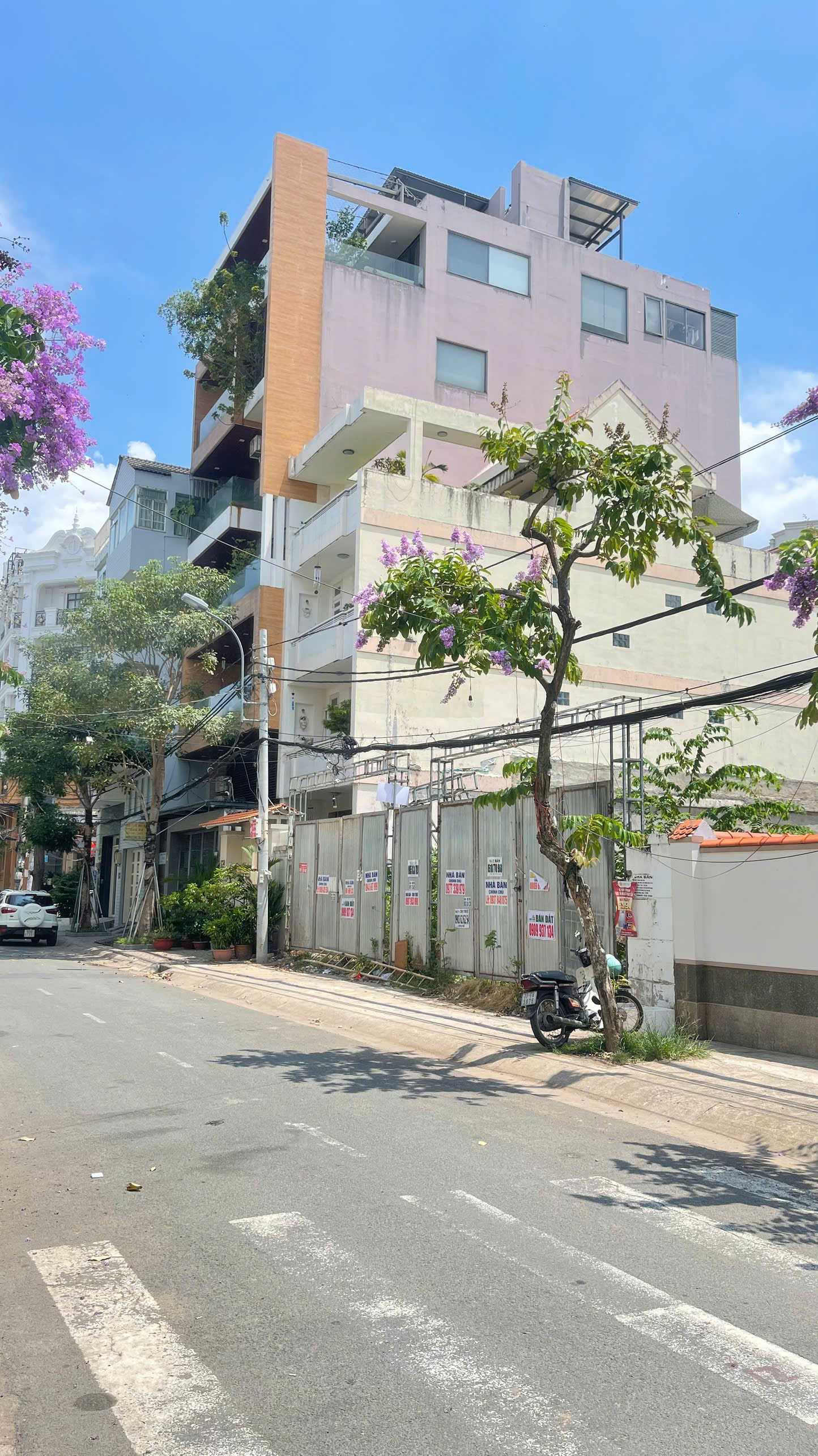 Land lot for sale 6F, 4F street, bank residential area, District 7 is built with 7 floors – 257.4m2 5