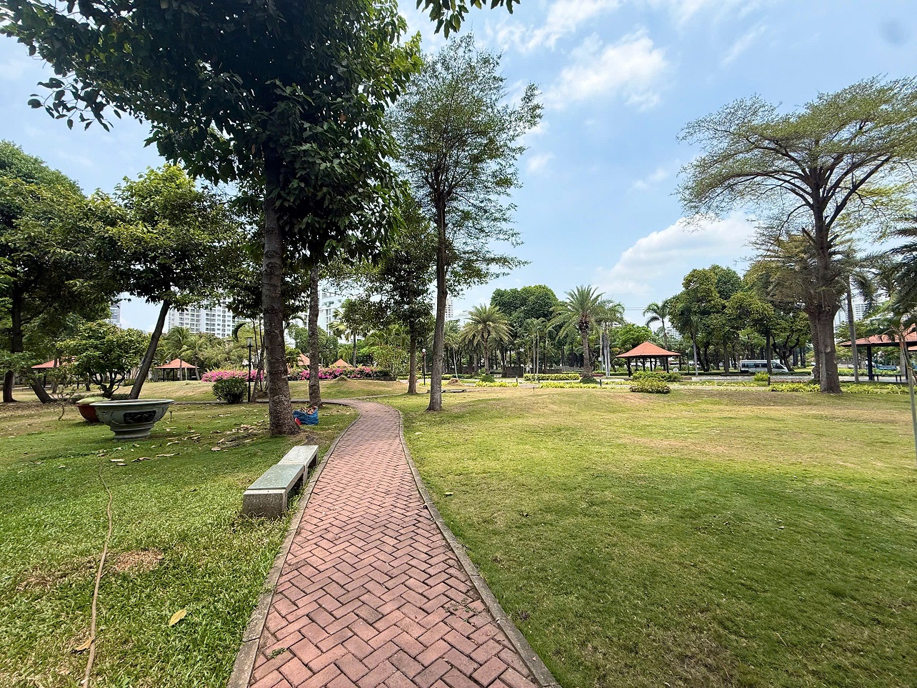 Bán đất nền biệt thự đơn lập A33 Nam Thông 2 Phú Mỹ Hưng lô kế góc view công viên – 252m2 1