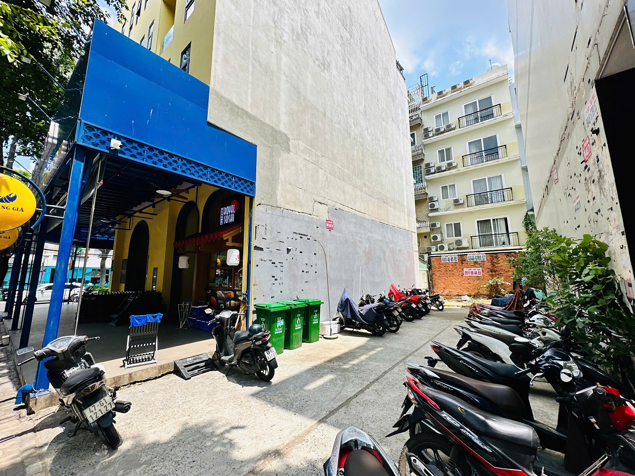 Land for sale in front of Hung Gia 4 Phu My Hung, District 7, lot R4-70, next to the corner of Pham Van Nghi street – 111m2 2