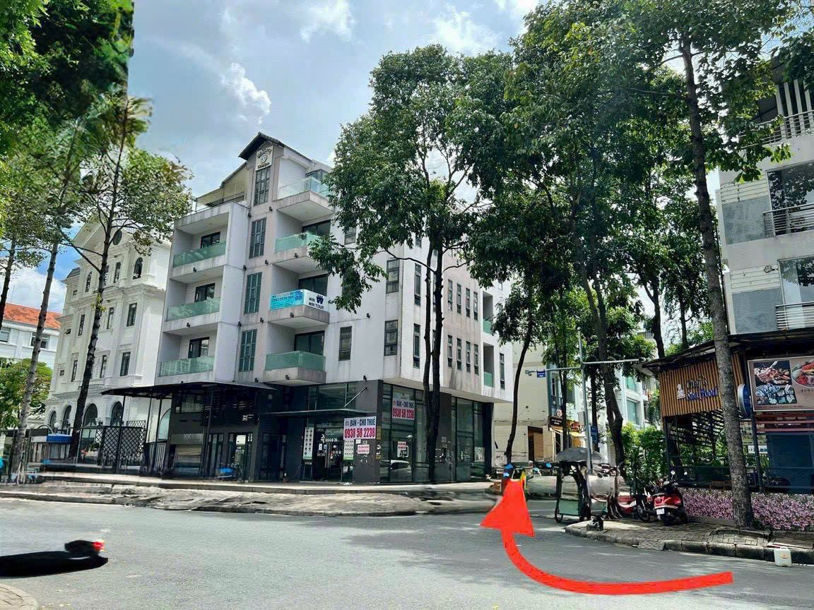 Land for sale in front of Hung Gia 4 Phu My Hung, District 7, lot R4-70, next to the corner of Pham Van Nghi street – 111m2 1
