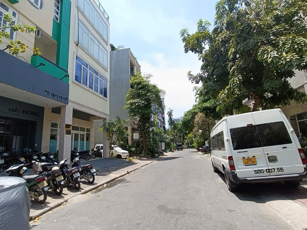 Selling 2 plots of land My Toan 2 Phu My Hung, District 7 is built with basement + ground + mezzanine + 3 floors, facing North 1
