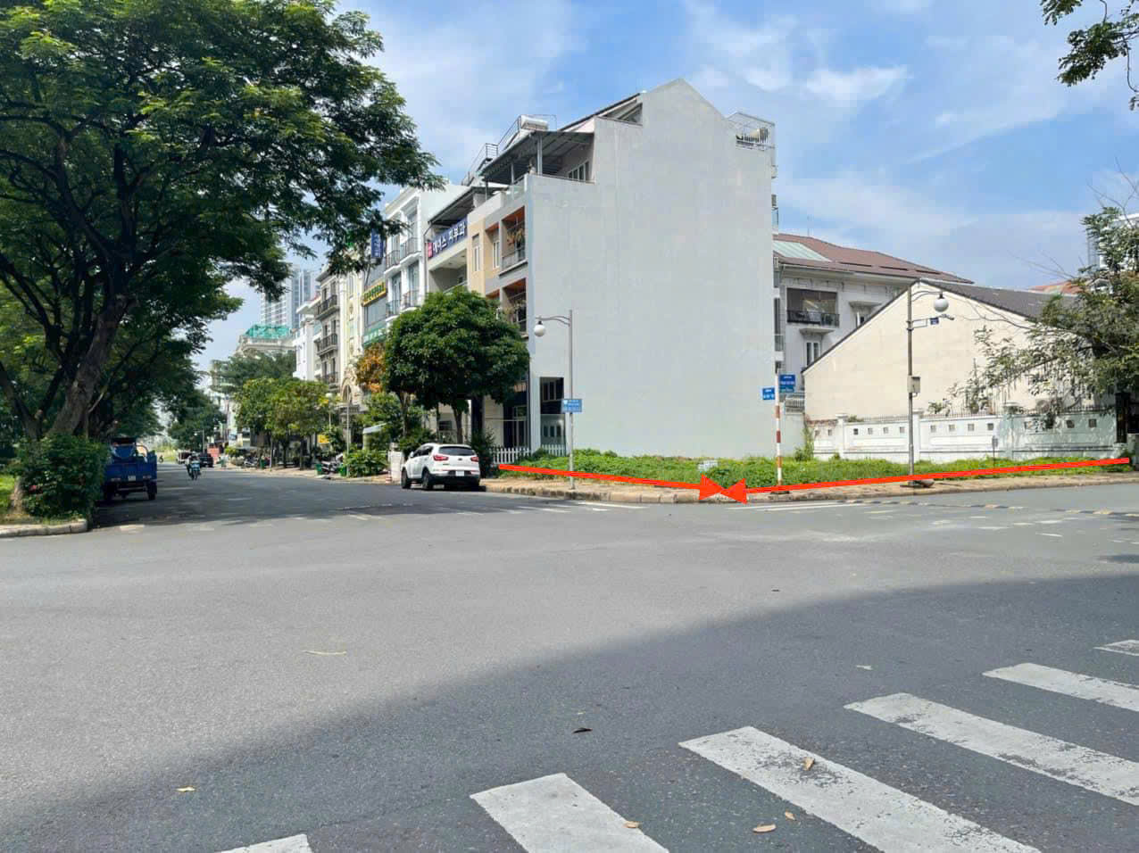 Selling a pair of corner lots of Nam Thien 3, Phu My Hung, District 7 in a beautiful location on Ha Huy Tap and Pham Van Nghi streets 1