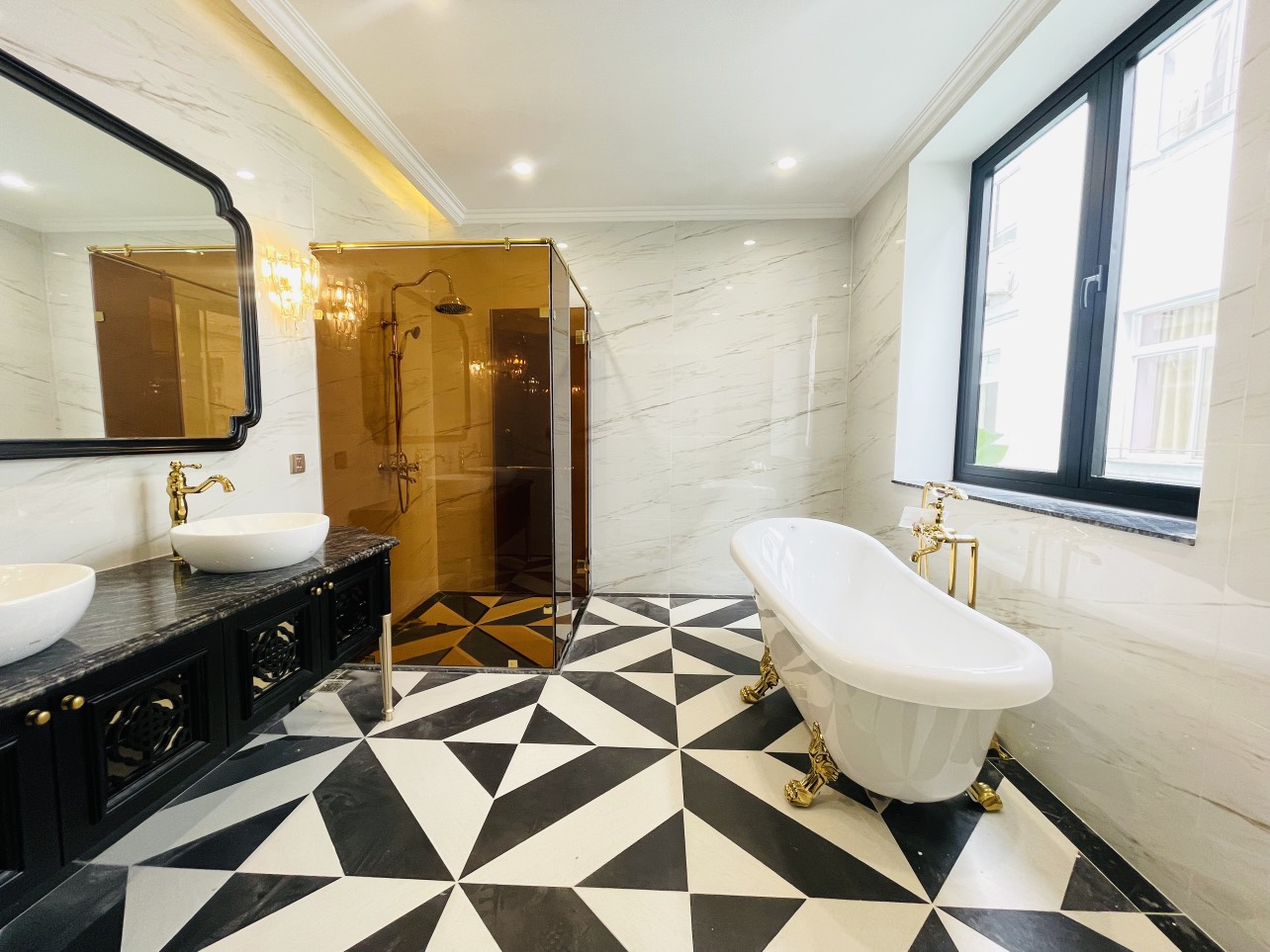 Diamond Hotel for sale, Tan Quy Ward, District 7, corner unit with 2 fronts 8