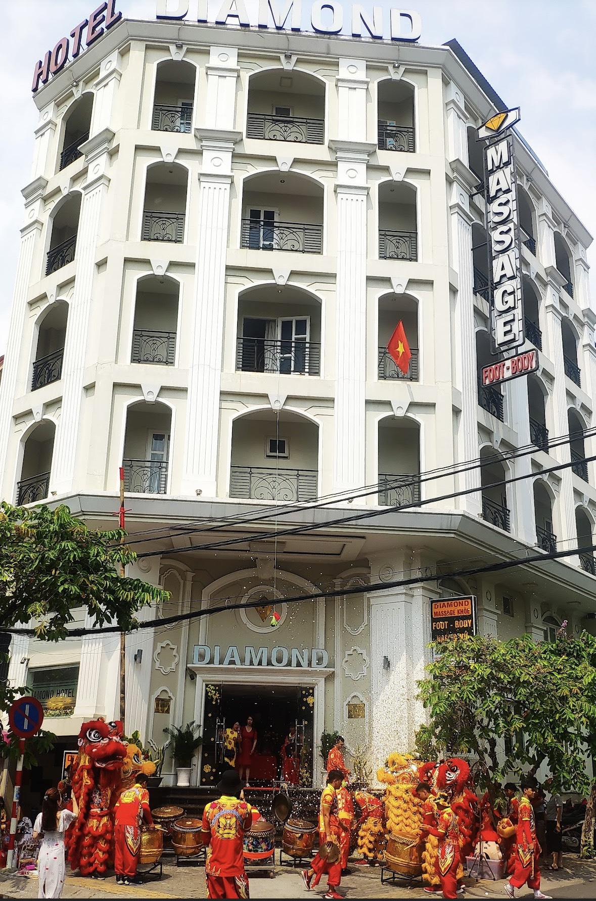 Diamond Hotel for sale, Tan Quy Ward, District 7, corner unit with 2 fronts