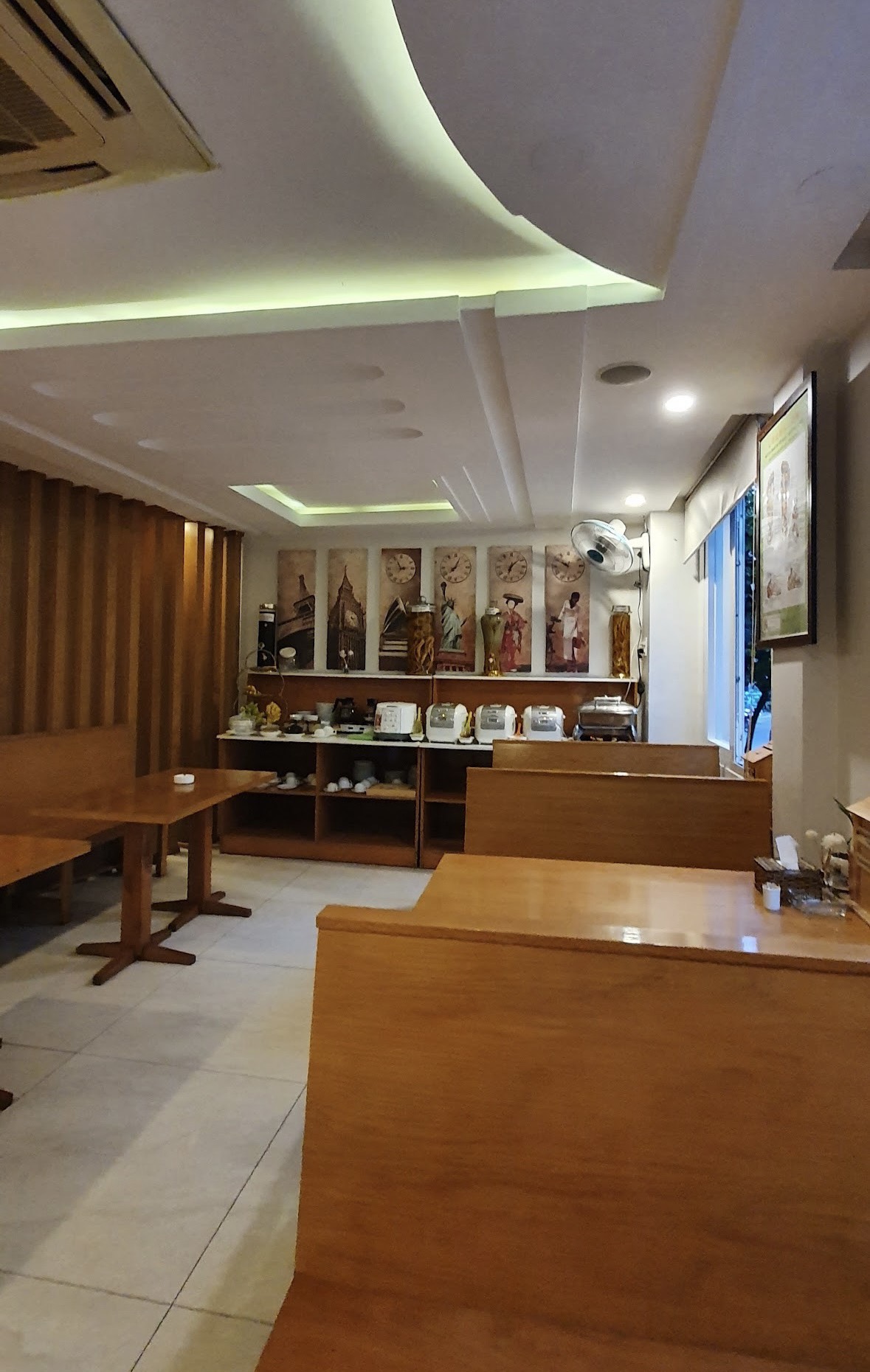 Diamond Hotel for sale, Tan Quy Ward, District 7, corner unit with 2 fronts 2
